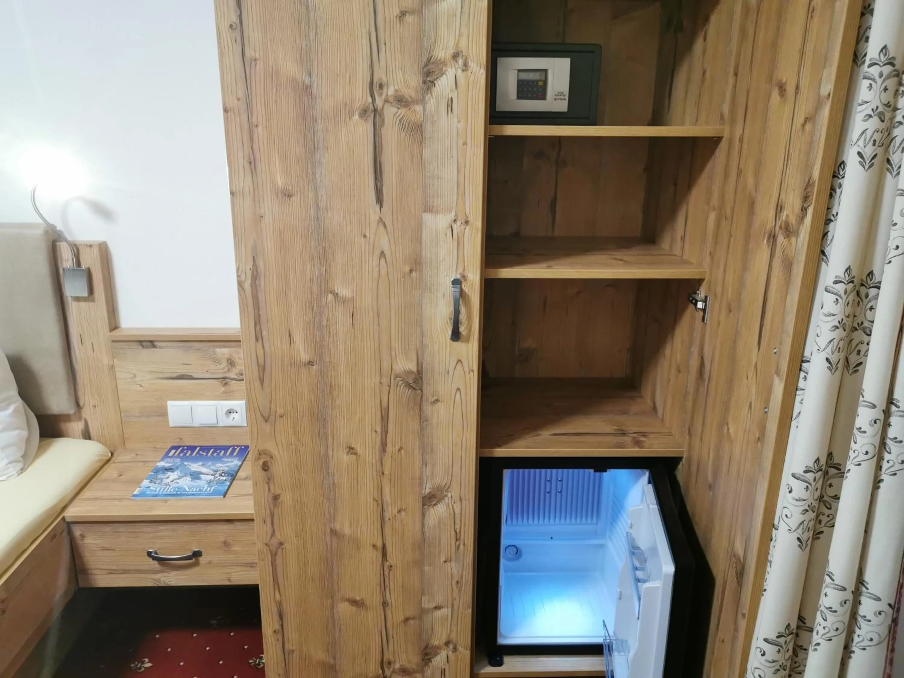 safe in No1 - Flo's Rooms & Breakfast