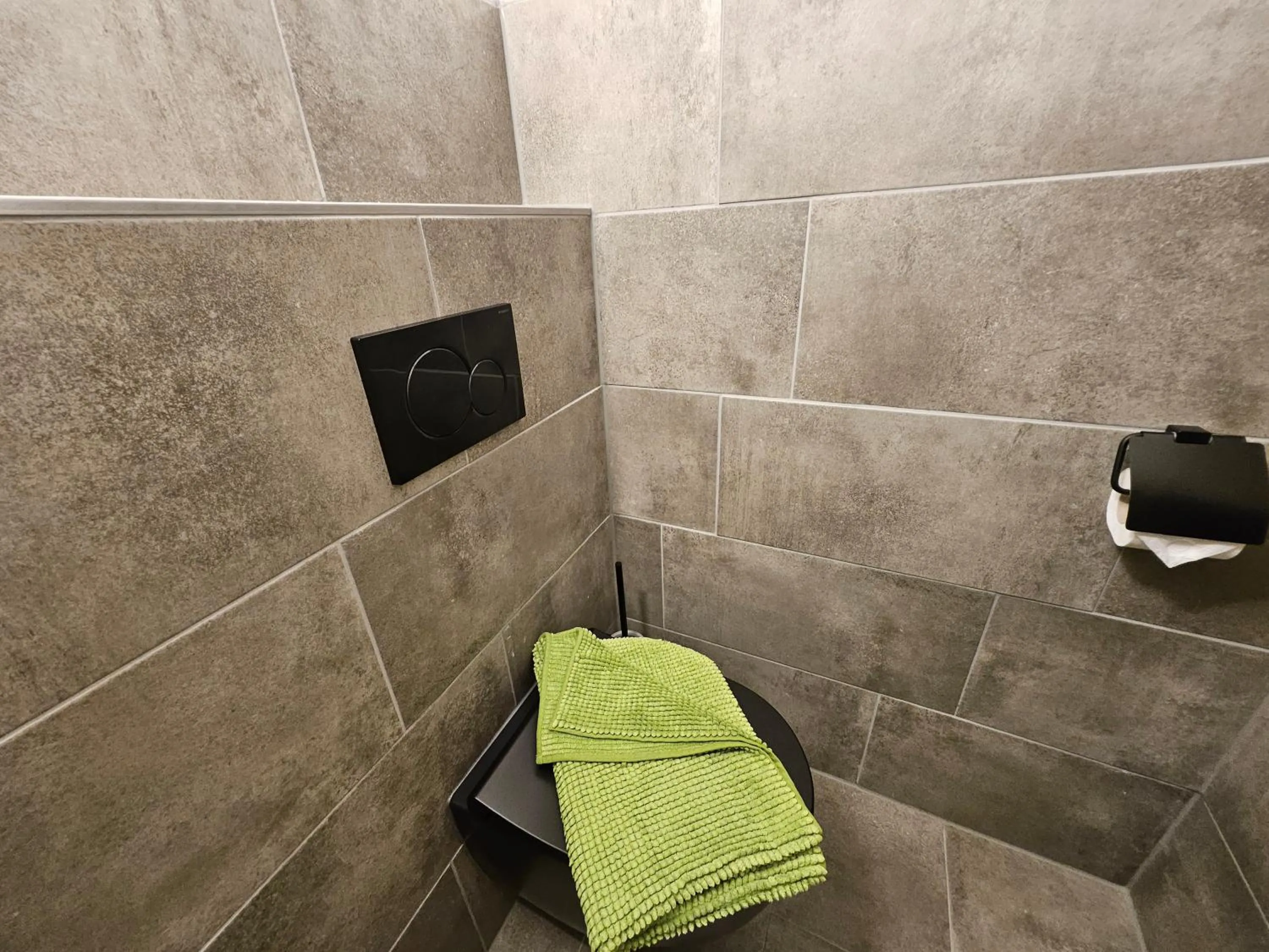 Toilet in No1 - Flo's Rooms & Breakfast