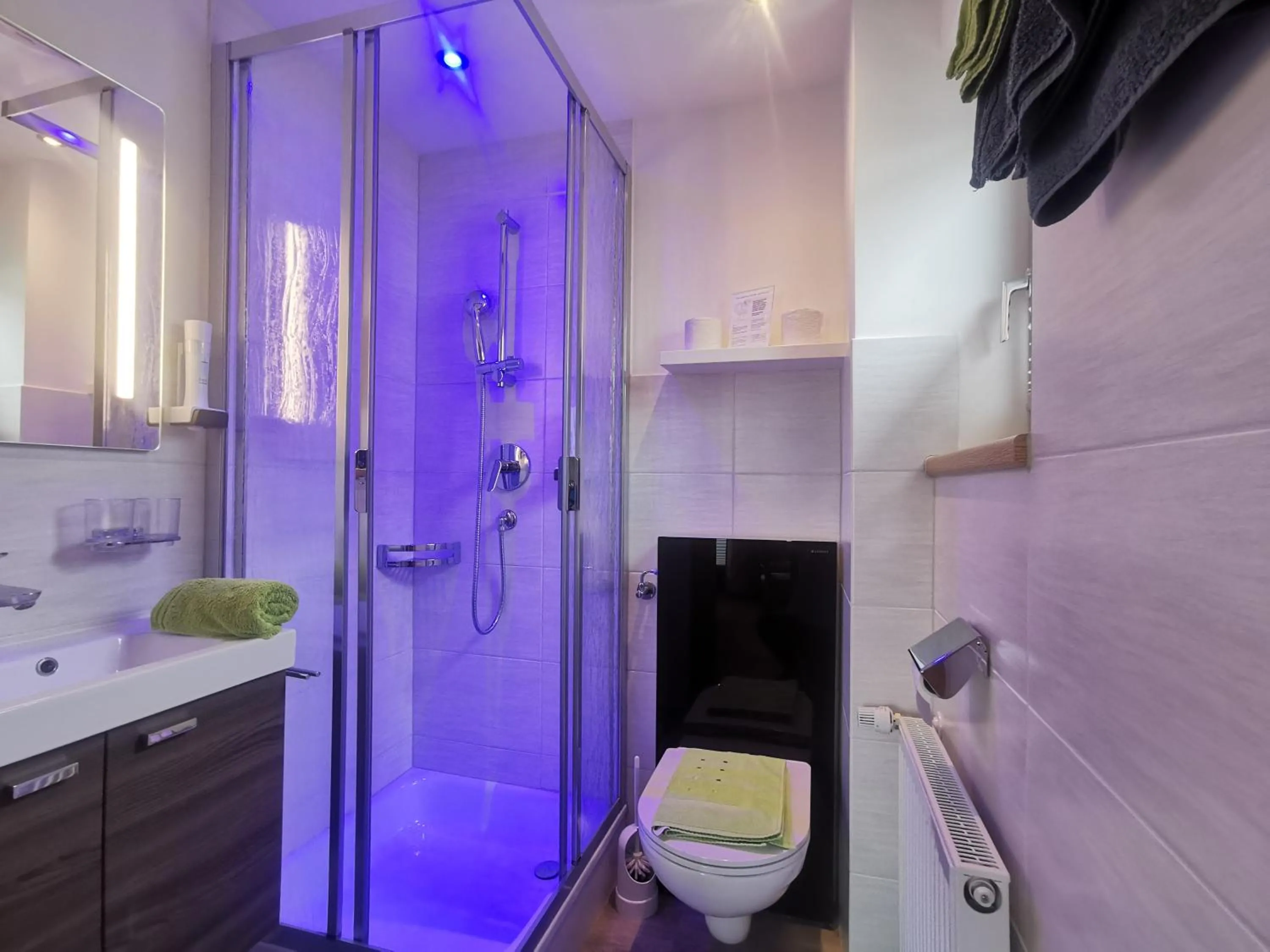 Bathroom in No1 - Flo's Rooms & Breakfast