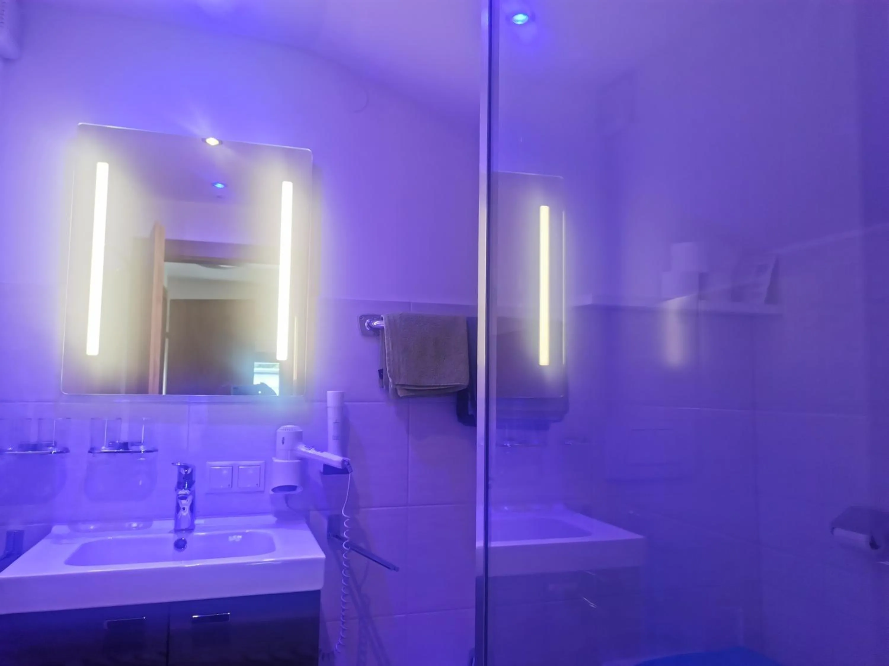 Bathroom in No1 - Flo's Rooms & Breakfast