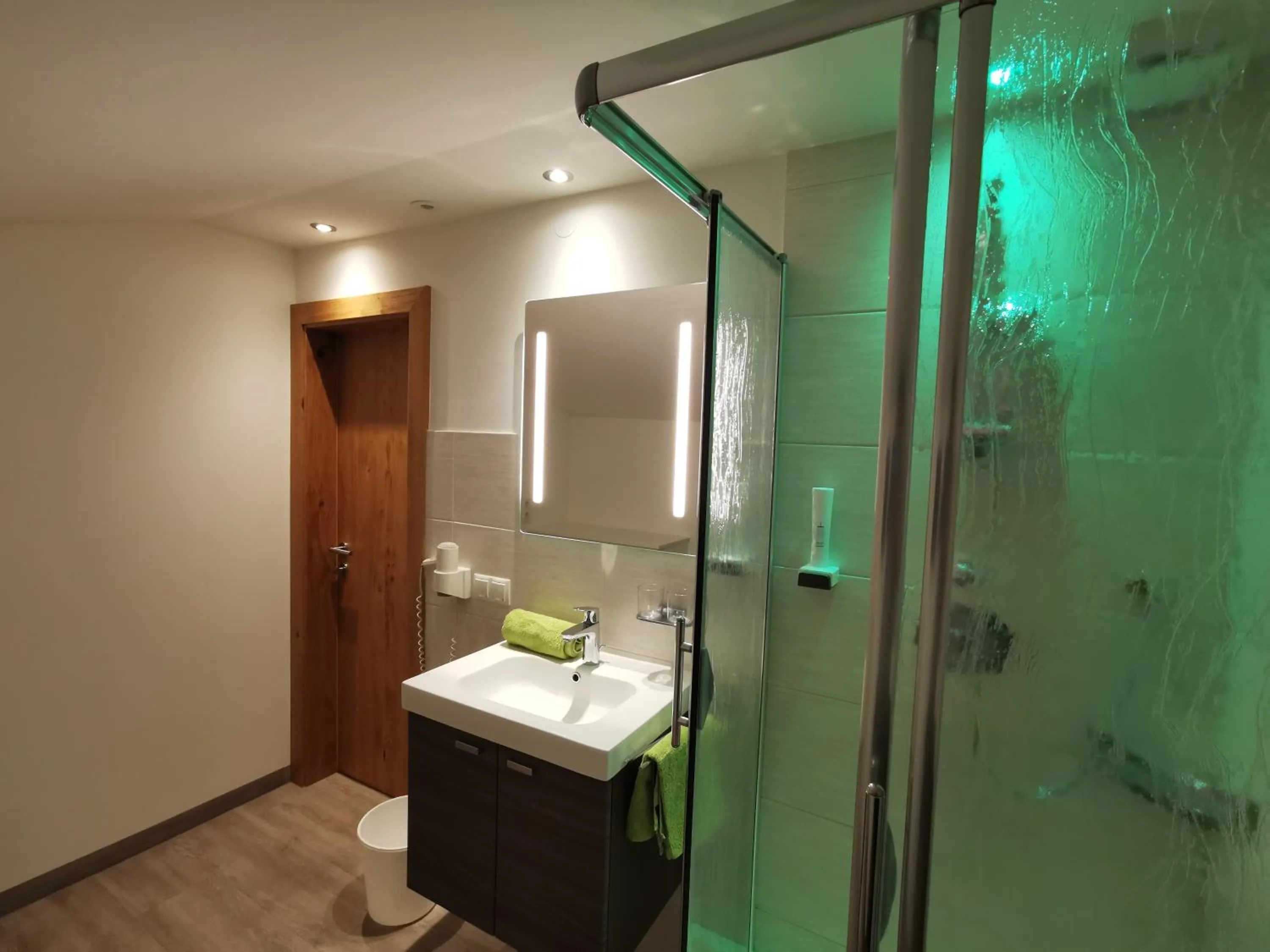 Bathroom in No1 - Flo's Rooms & Breakfast