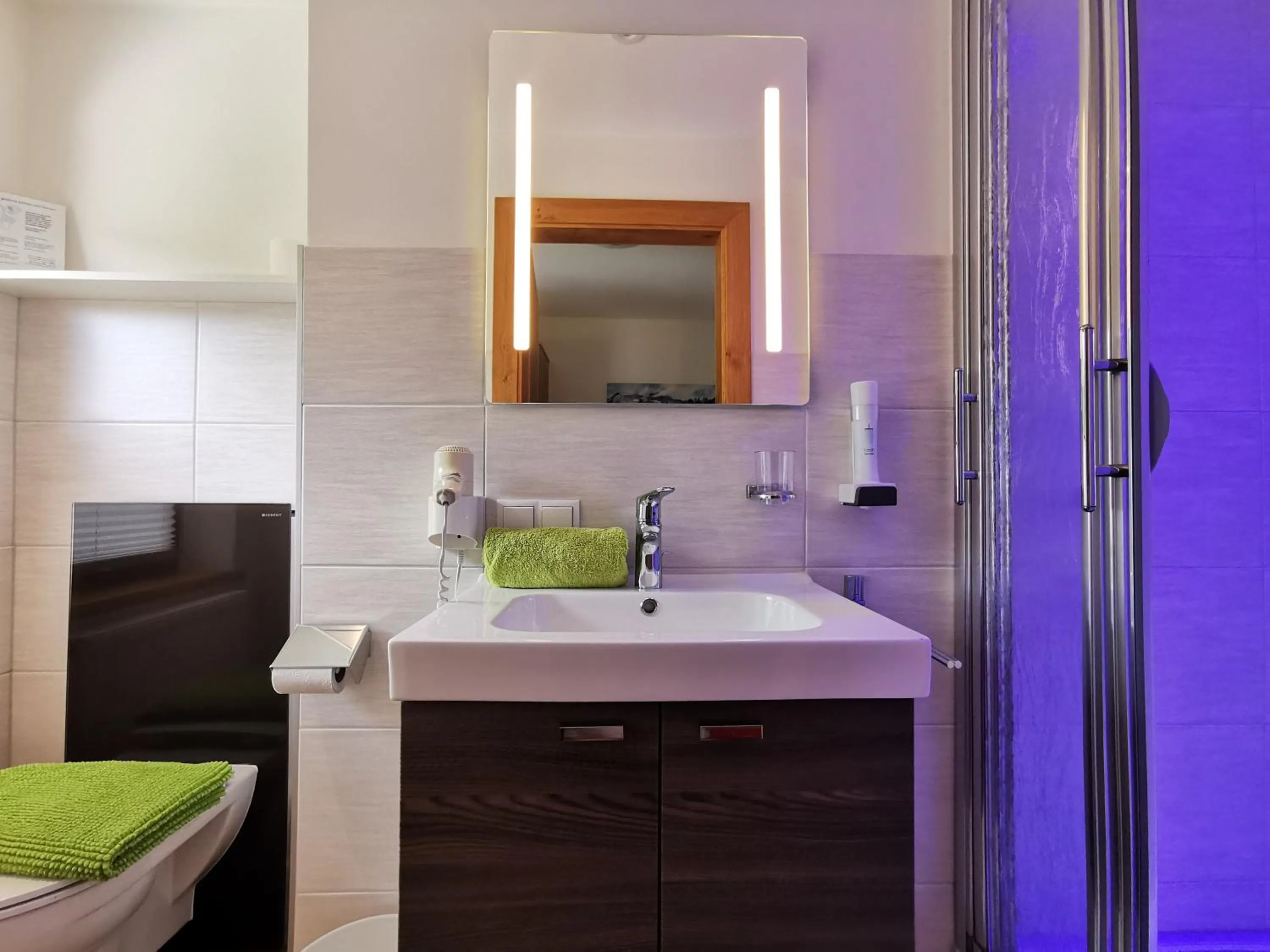 Bathroom in No1 - Flo's Rooms & Breakfast