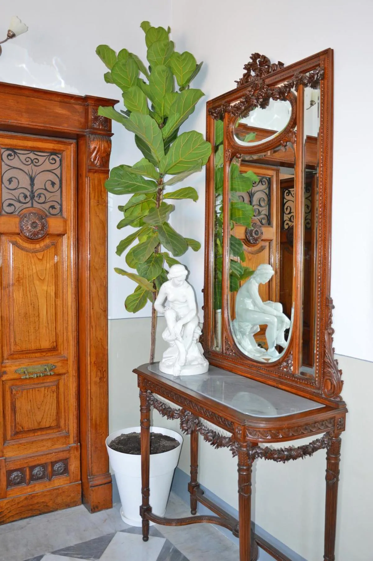 Decorative detail in Palazzo Vallebona