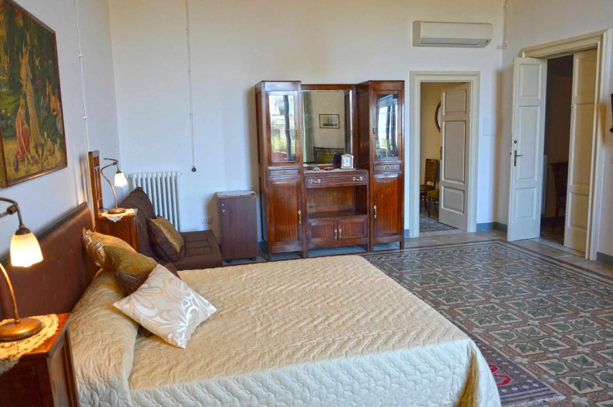 Photo of the whole room, Bed in Palazzo Vallebona