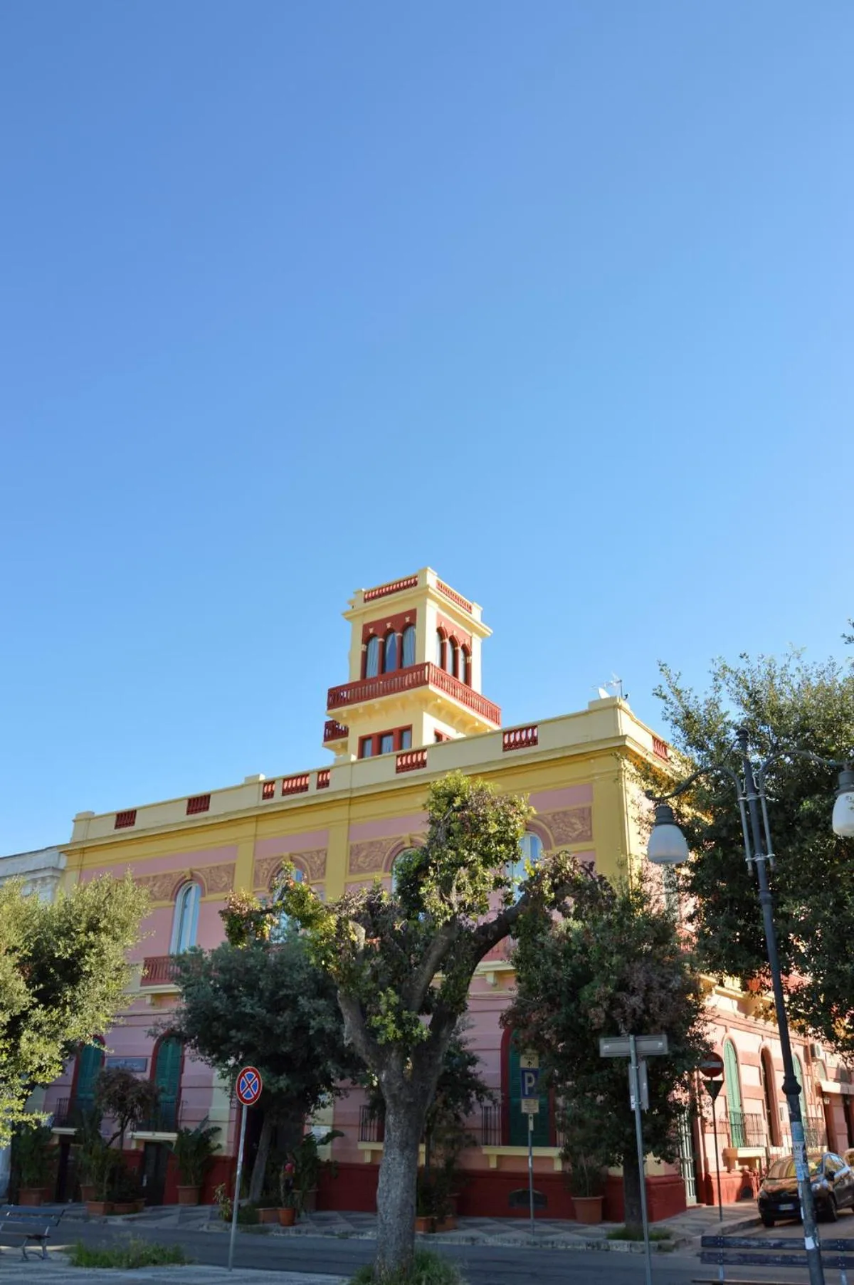 Facade/entrance in Palazzo Vallebona