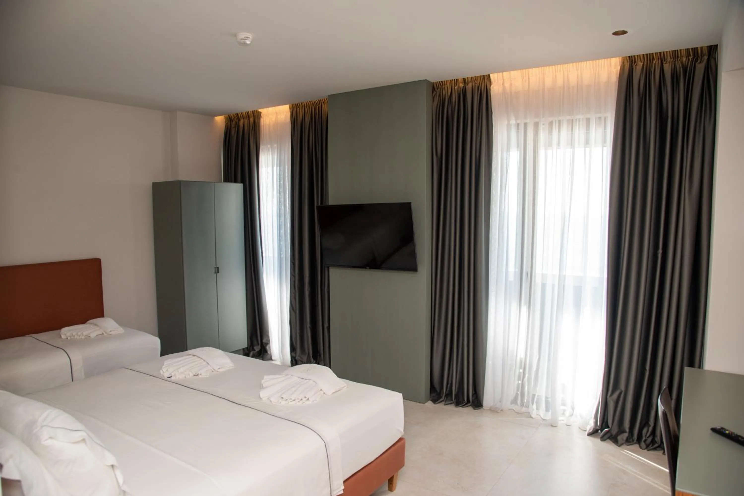 Communal lounge/ TV room, Bed in Adria Palace
