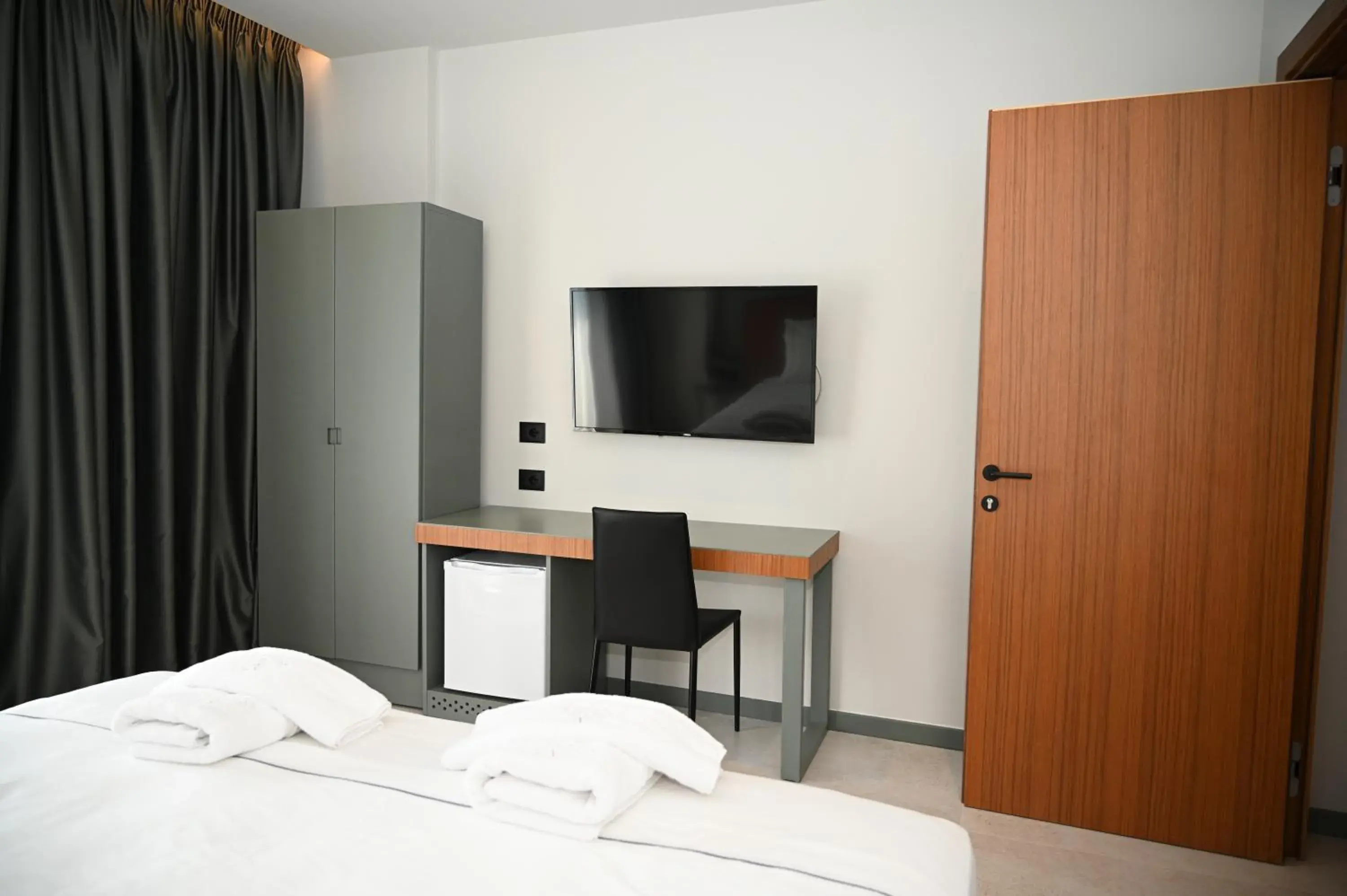 Bedroom, Bed in Adria Palace Bedroom, Bed in Adria Palace