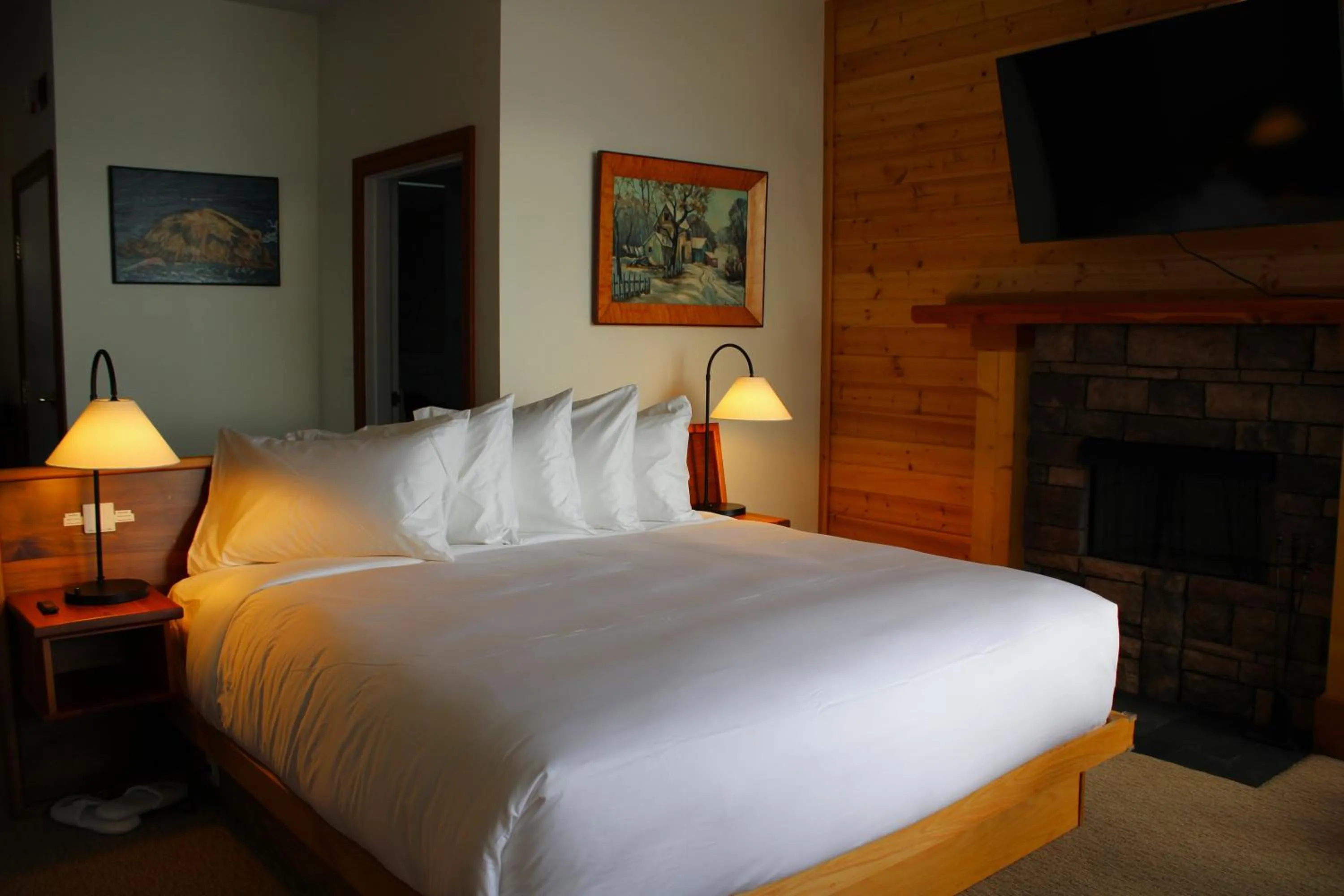 Bed in Sooke Harbour House