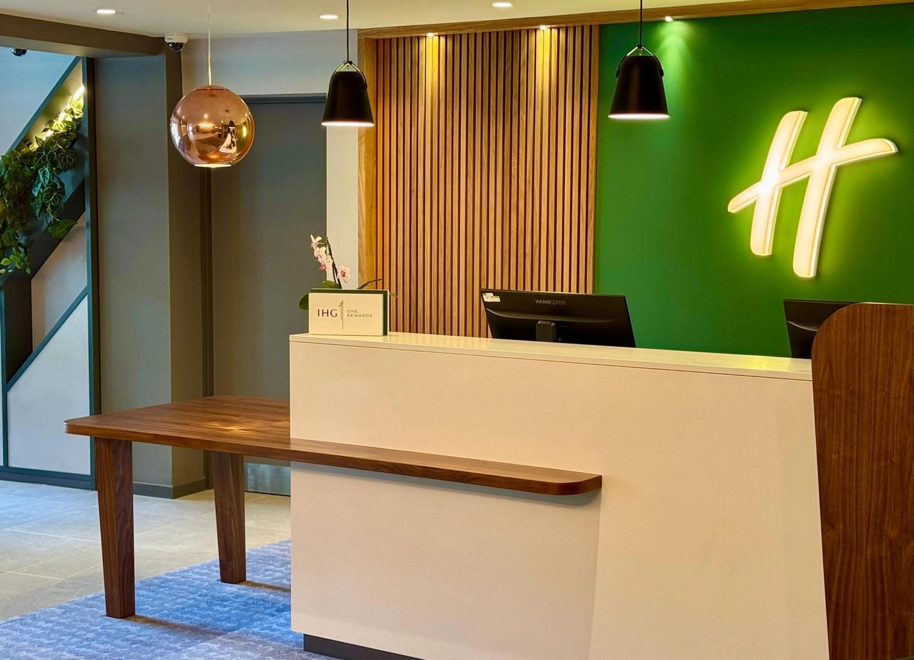 Lobby or reception in Holiday Inn Nottingham by IHG