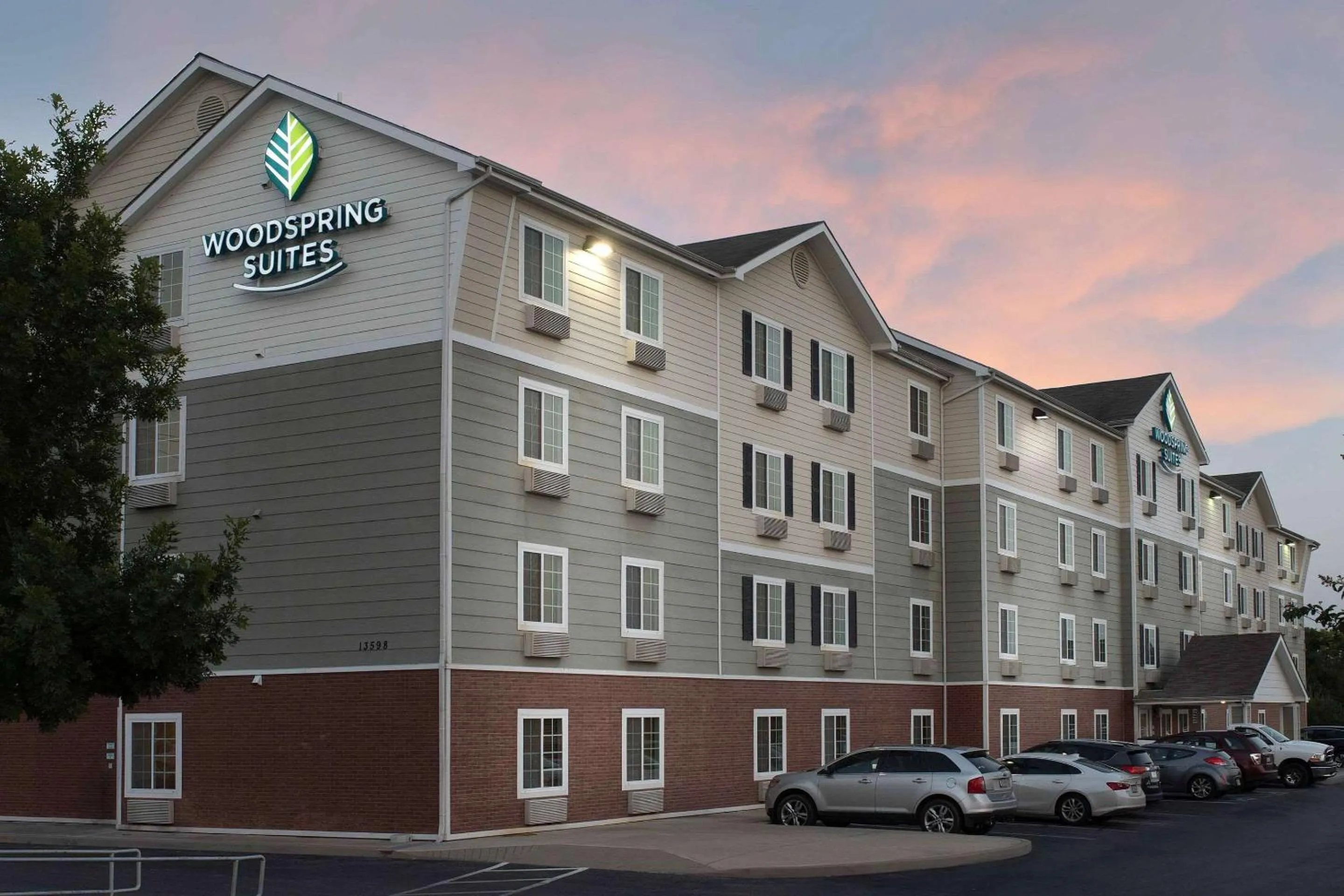 Property building in WoodSpring Suites San Antonio North Live Oak I-35
