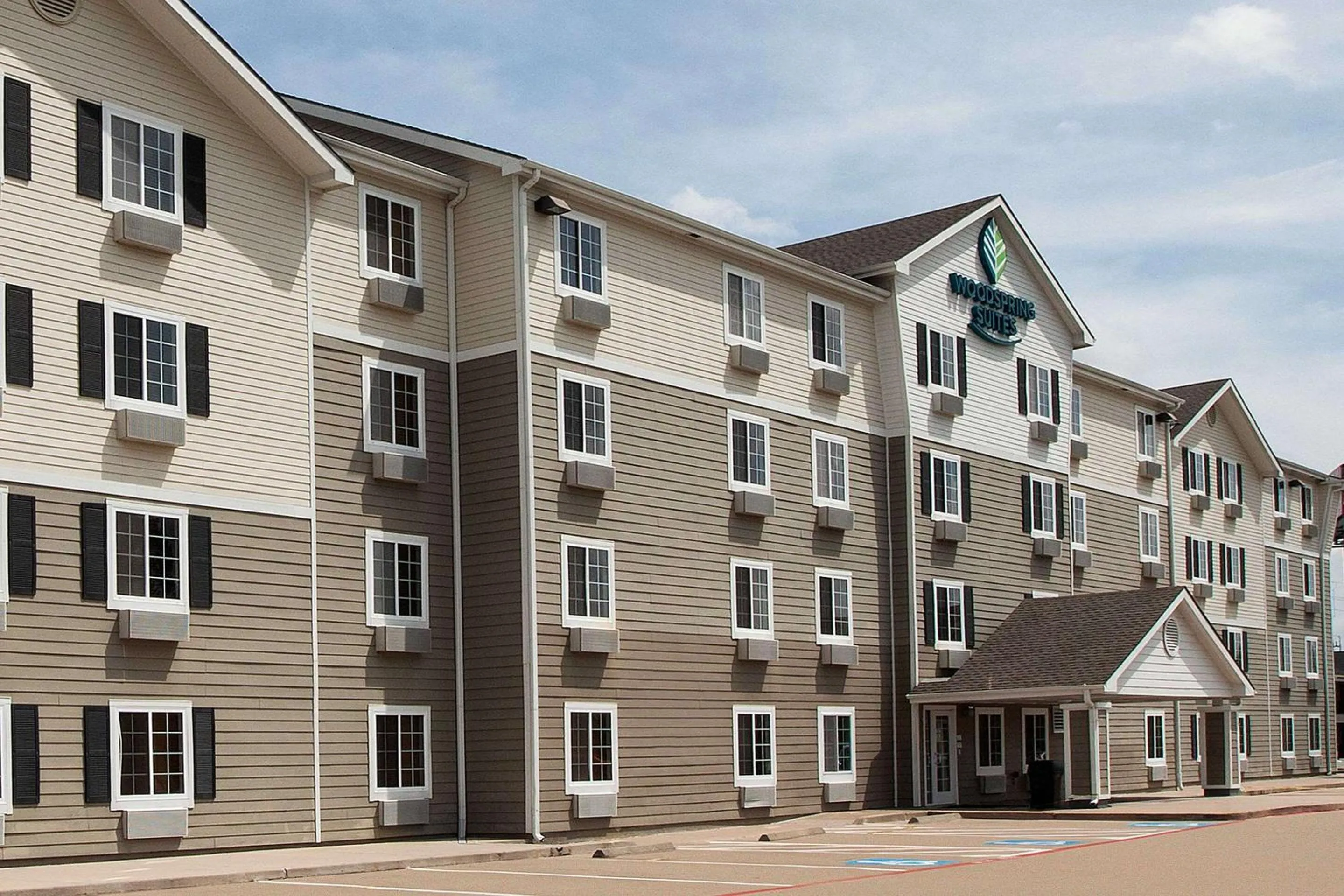 Property building in WoodSpring Suites Houston Willowbrook