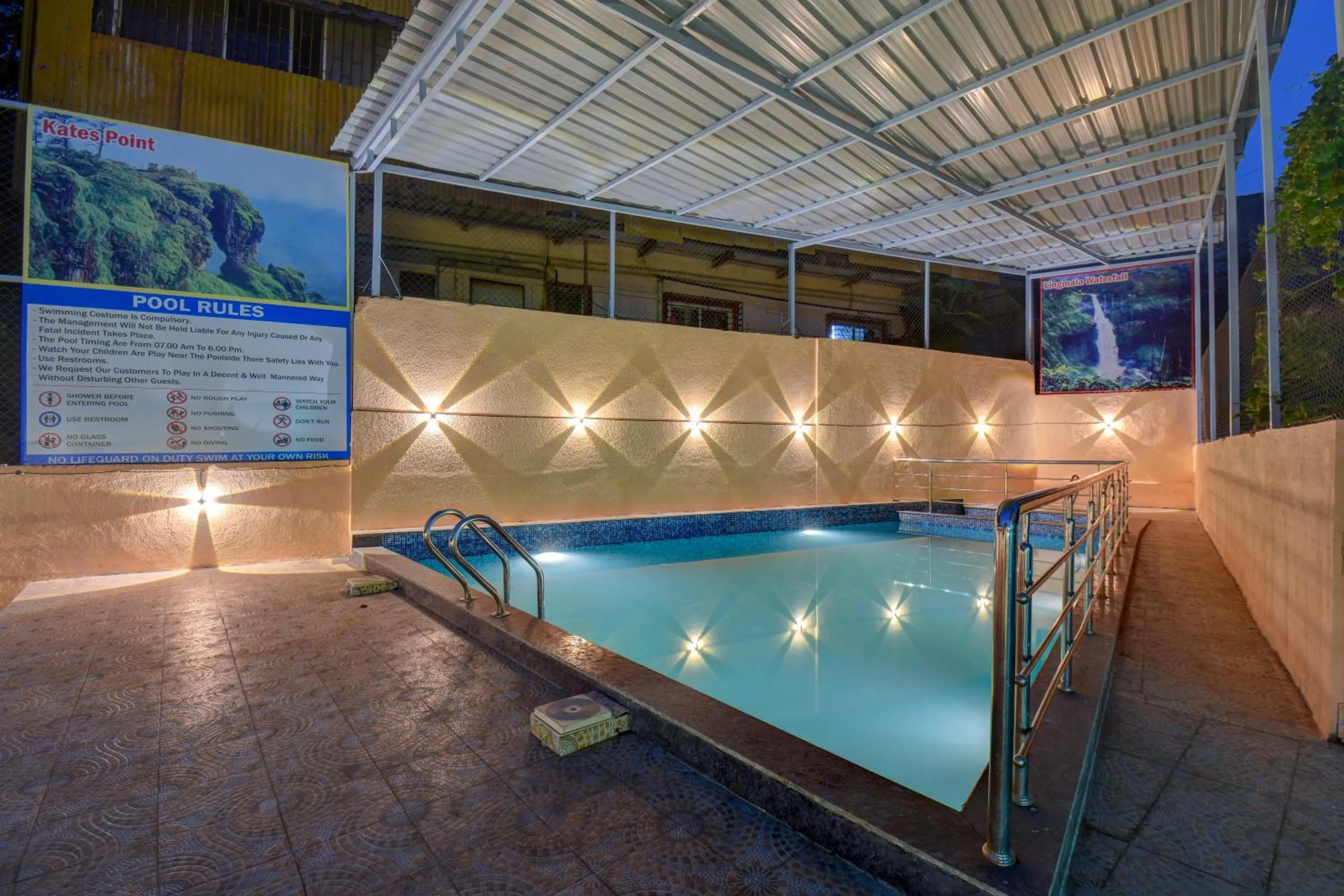 Swimming pool in Hotel Padmavati Palace, Mahabaleshwar