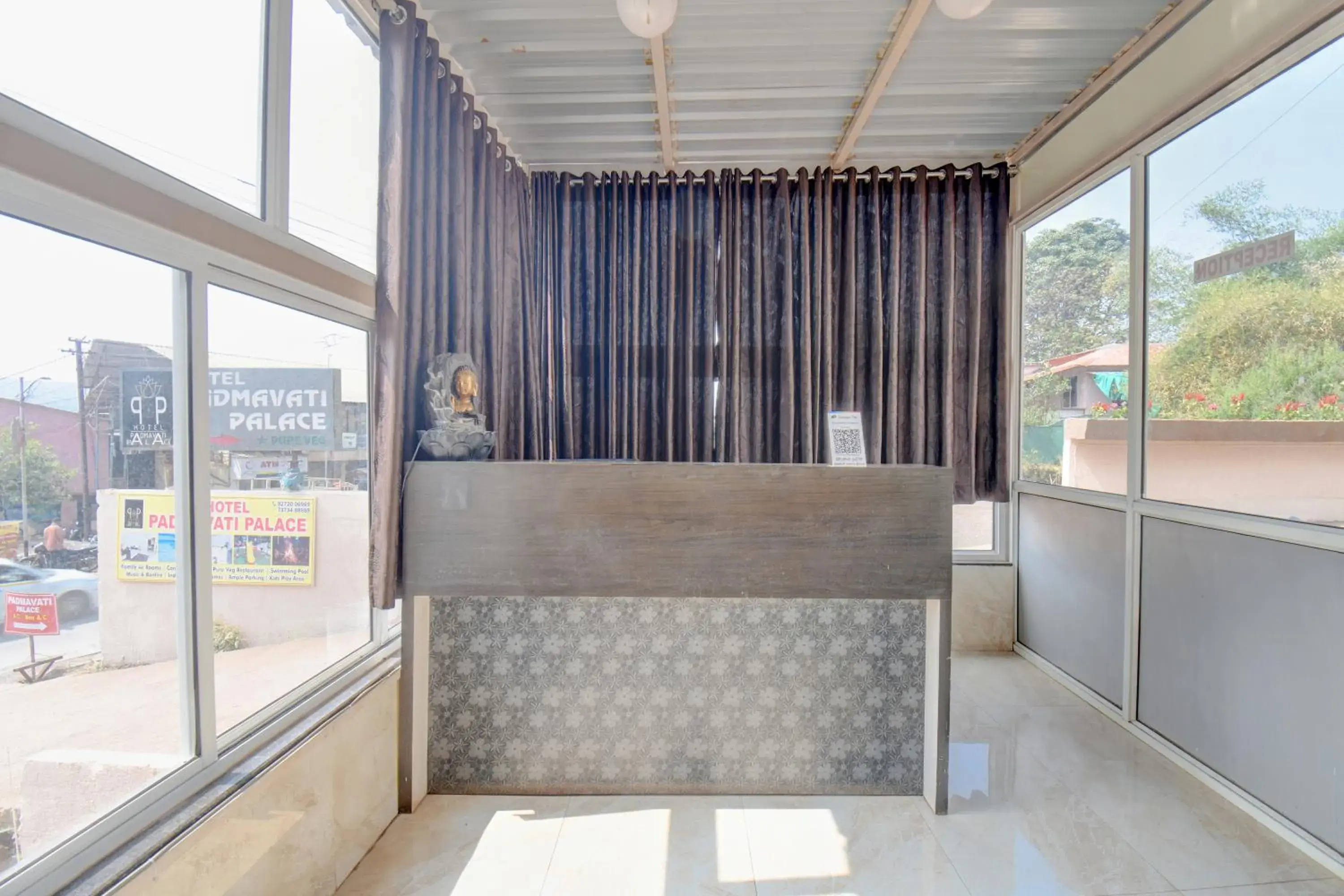 Lobby or reception in Hotel Padmavati Palace, Mahabaleshwar Lobby or reception in Hotel Padmavati Palace, Mahabaleshwar