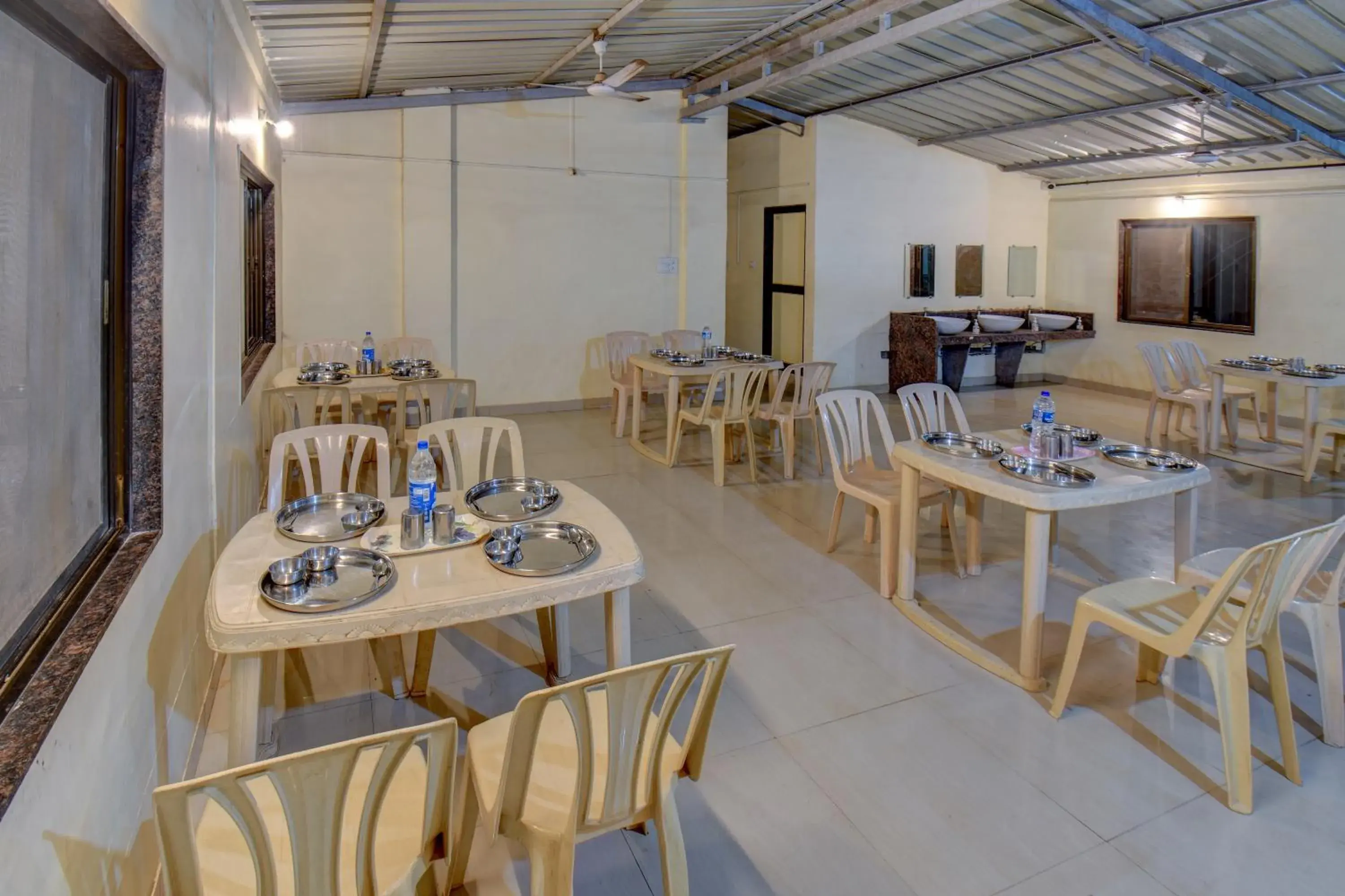 Restaurant/places to eat in Hotel Padmavati Palace, Mahabaleshwar Restaurant/places to eat in Hotel Padmavati Palace, Mahabaleshwar