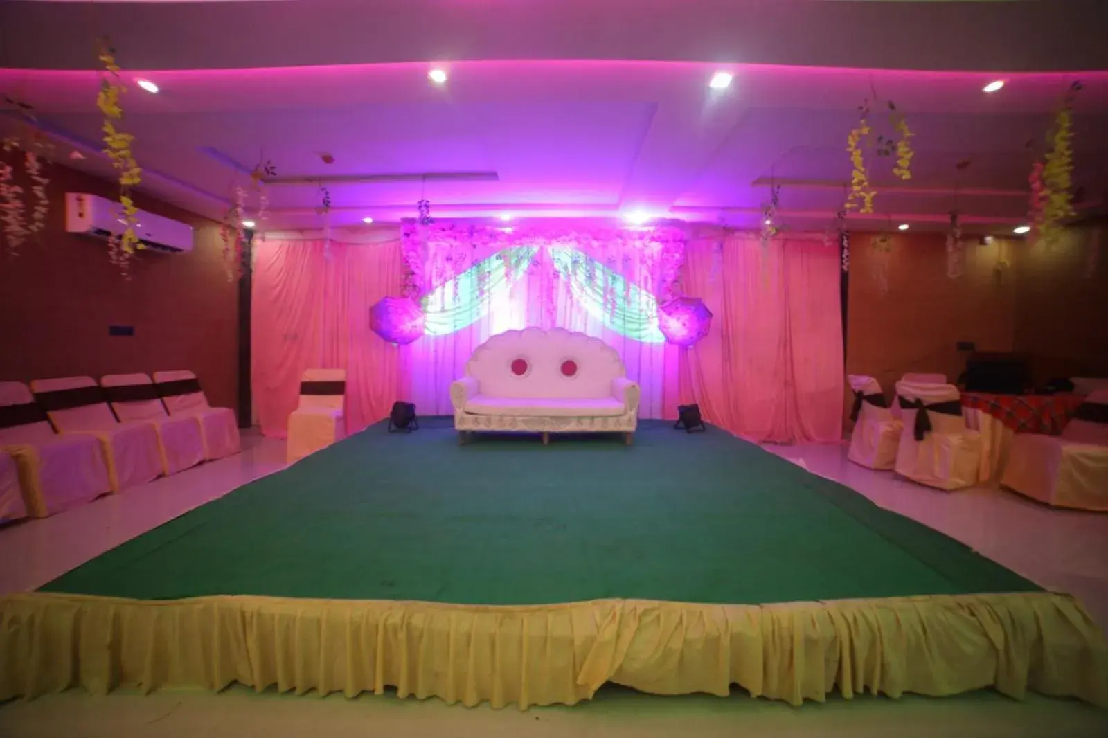 Restaurant/places to eat in Hotel Dev Vilas , Agra Restaurant/places to eat in Hotel Dev Vilas , Agra