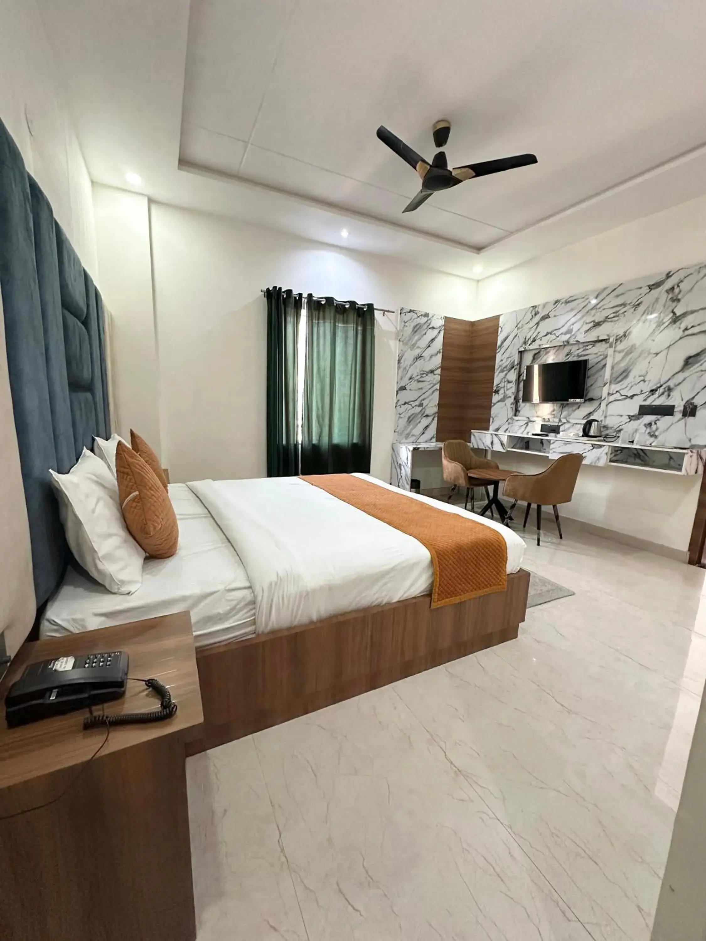 Bedroom, Bed in Hotel Dev Vilas , Agra Bedroom, Bed in Hotel Dev Vilas , Agra