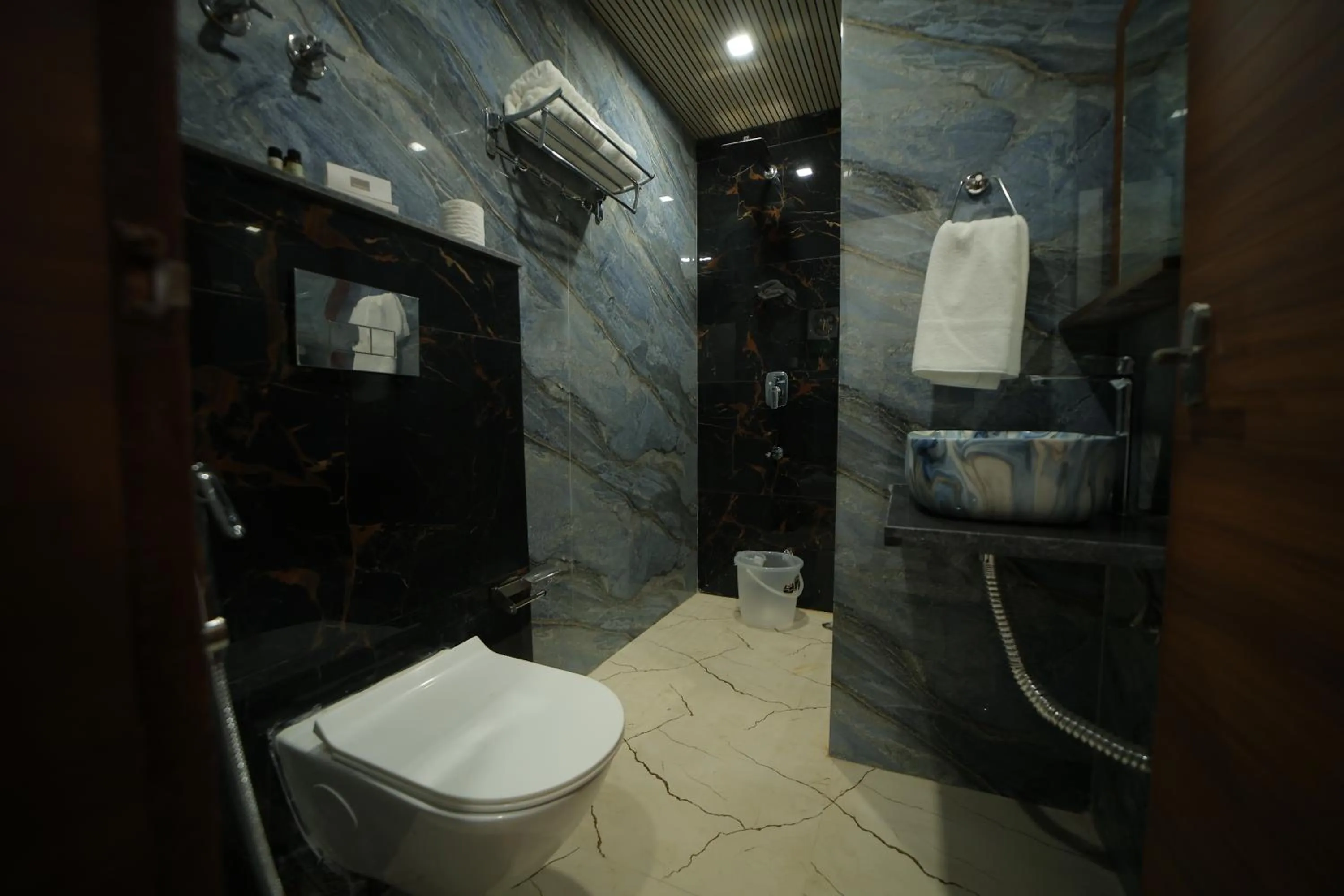 Bathroom in Hotel Dev Vilas , Agra