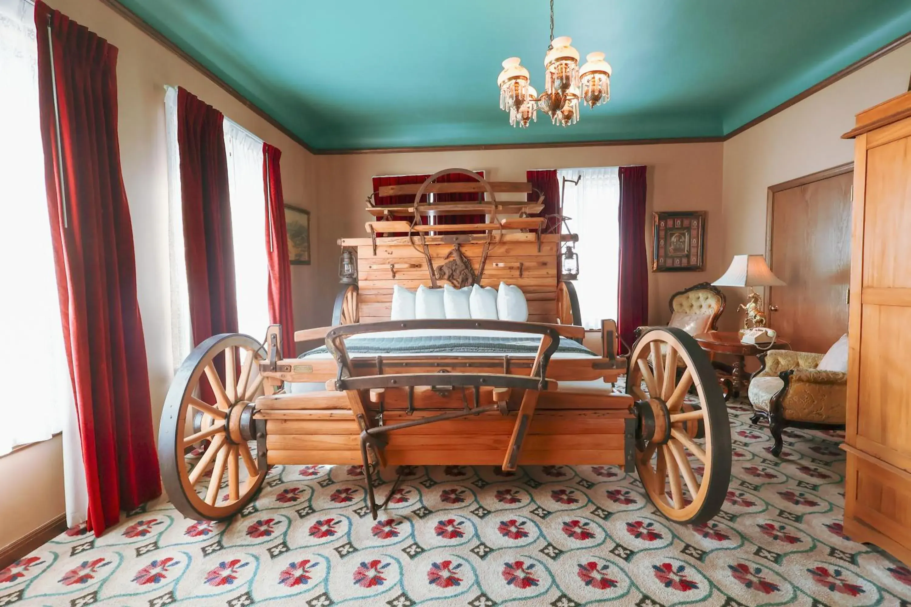 Bed in Mizpah Hotel Bed in Mizpah Hotel