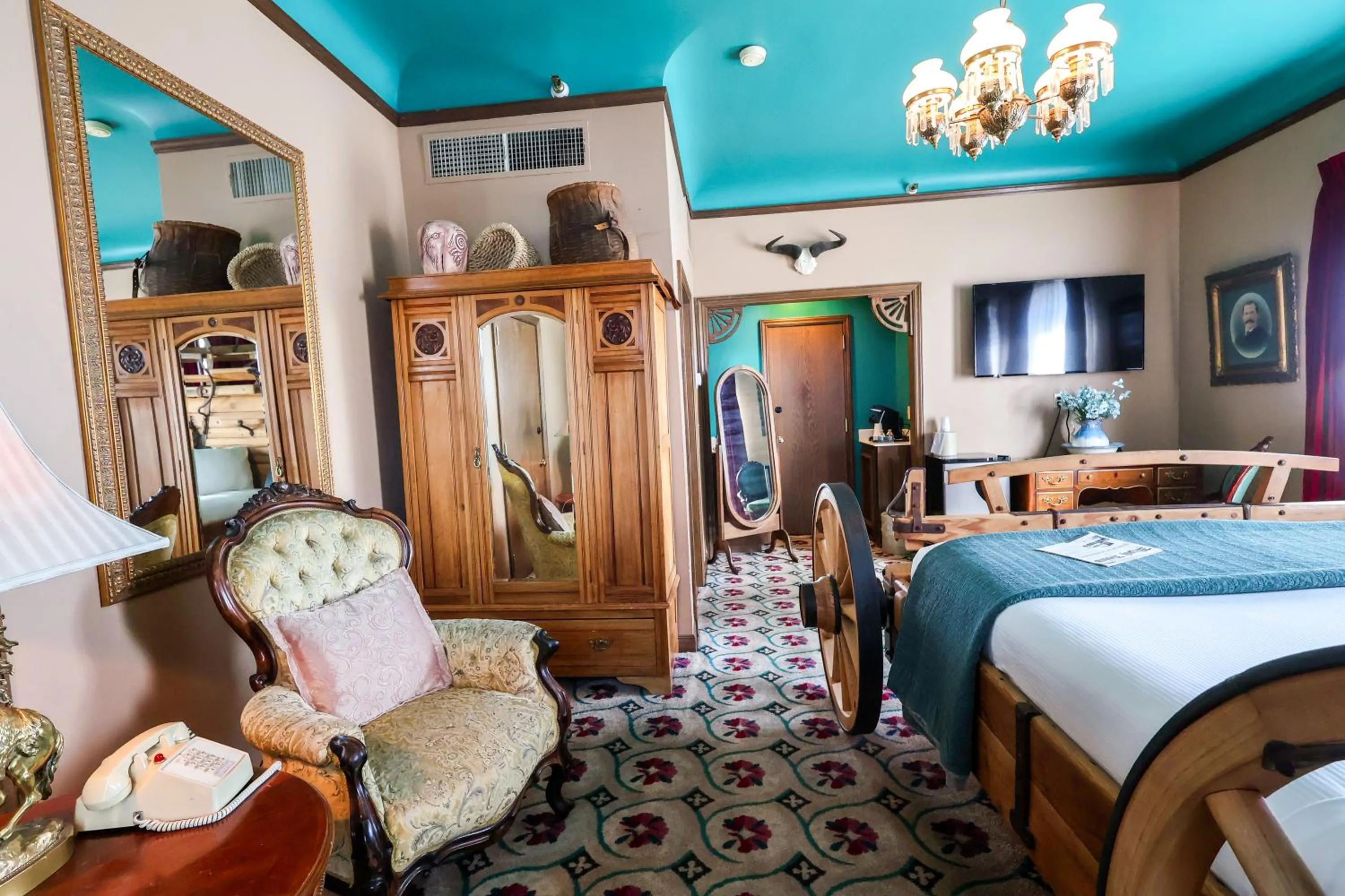 Bed in Mizpah Hotel