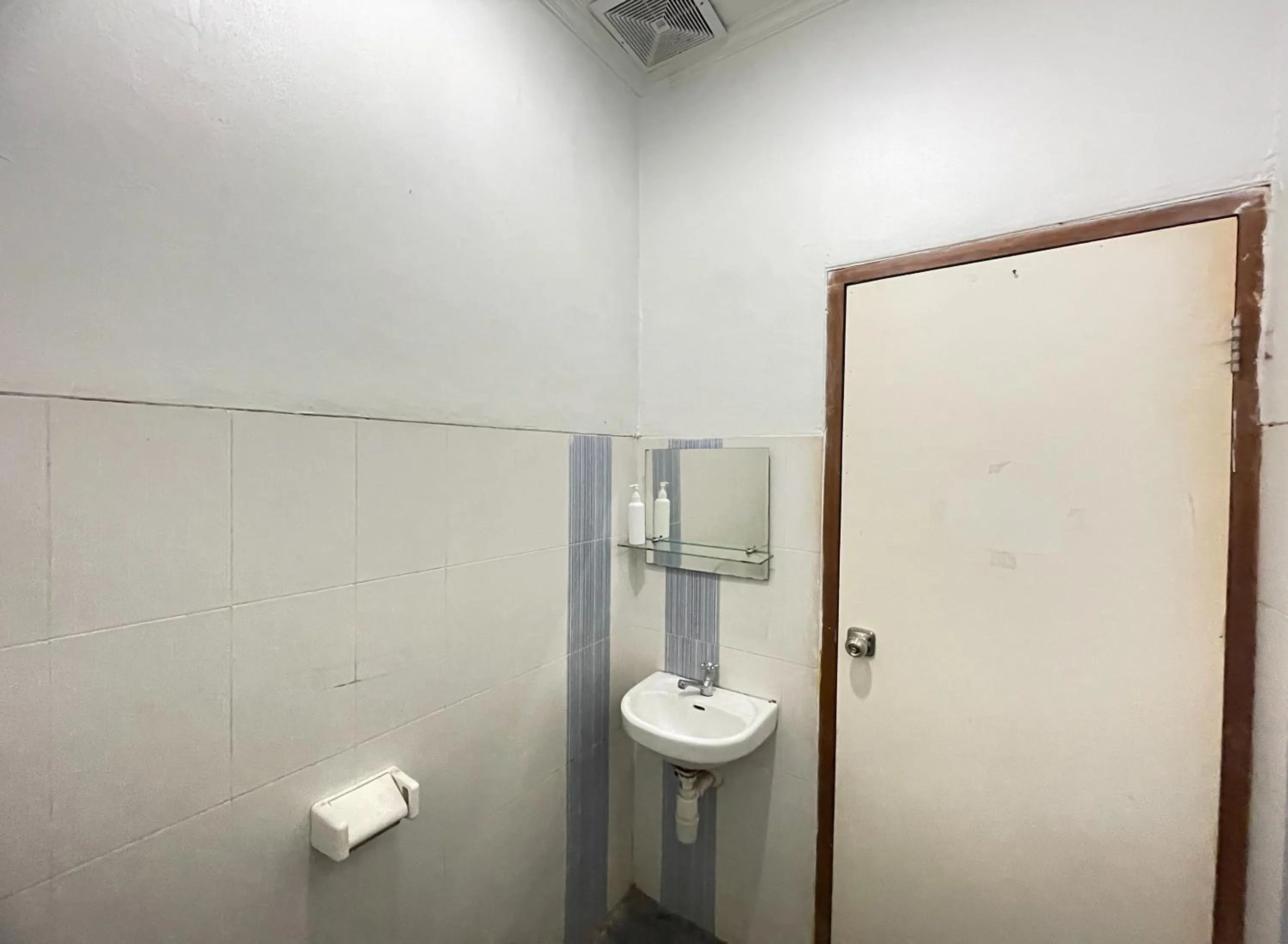 Toilet in Hotel Cemara Hijau