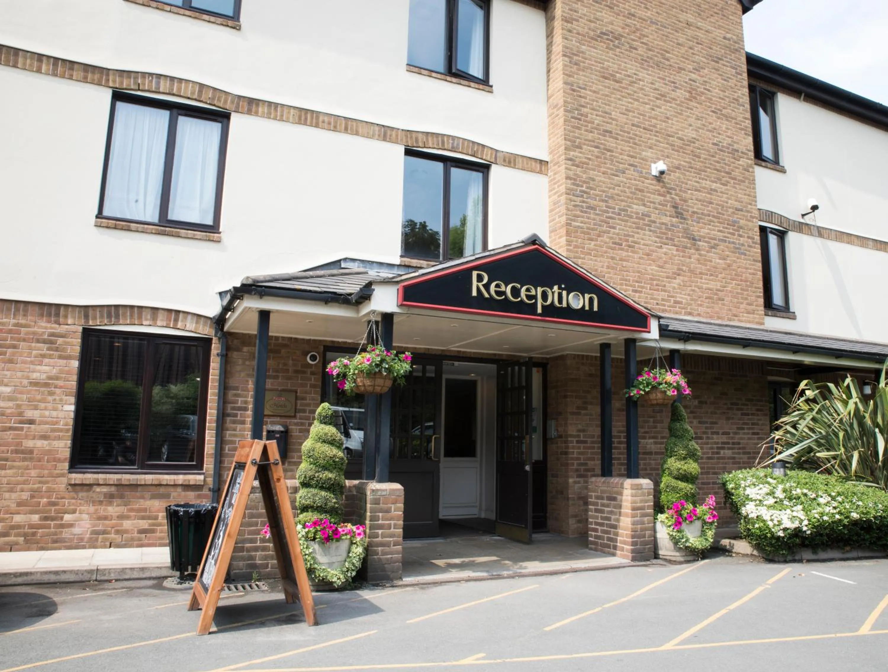 Facade/entrance in The Fox & Goose Hotel