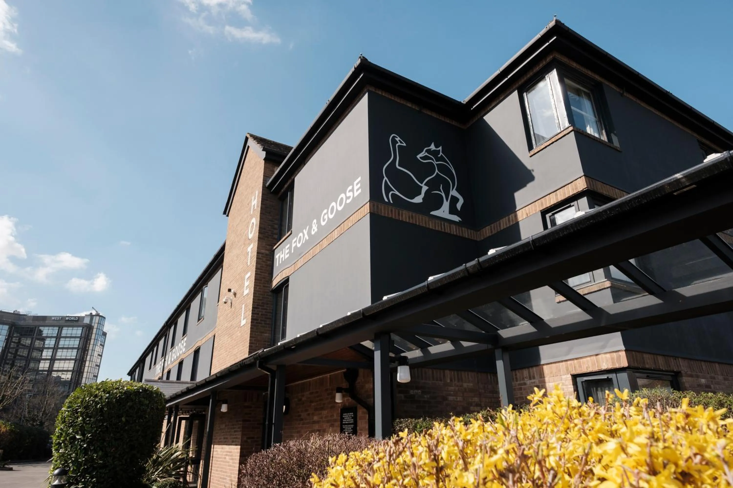 Facade/entrance in The Fox & Goose Hotel