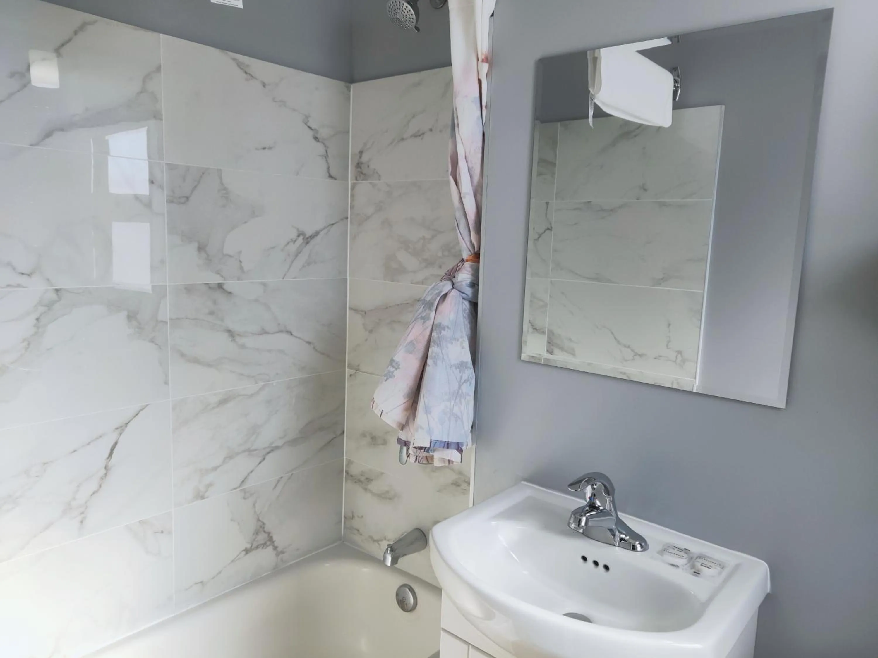 Bathroom in Melsask Motel