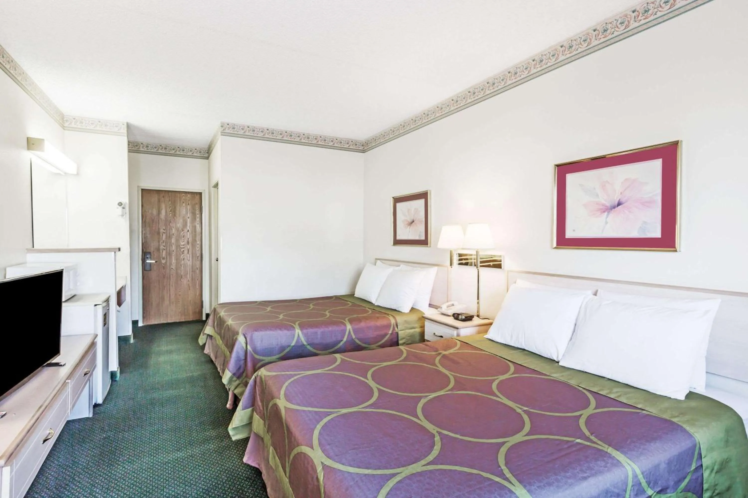 Bedroom, Bed in Super 8 by Wyndham Willcox