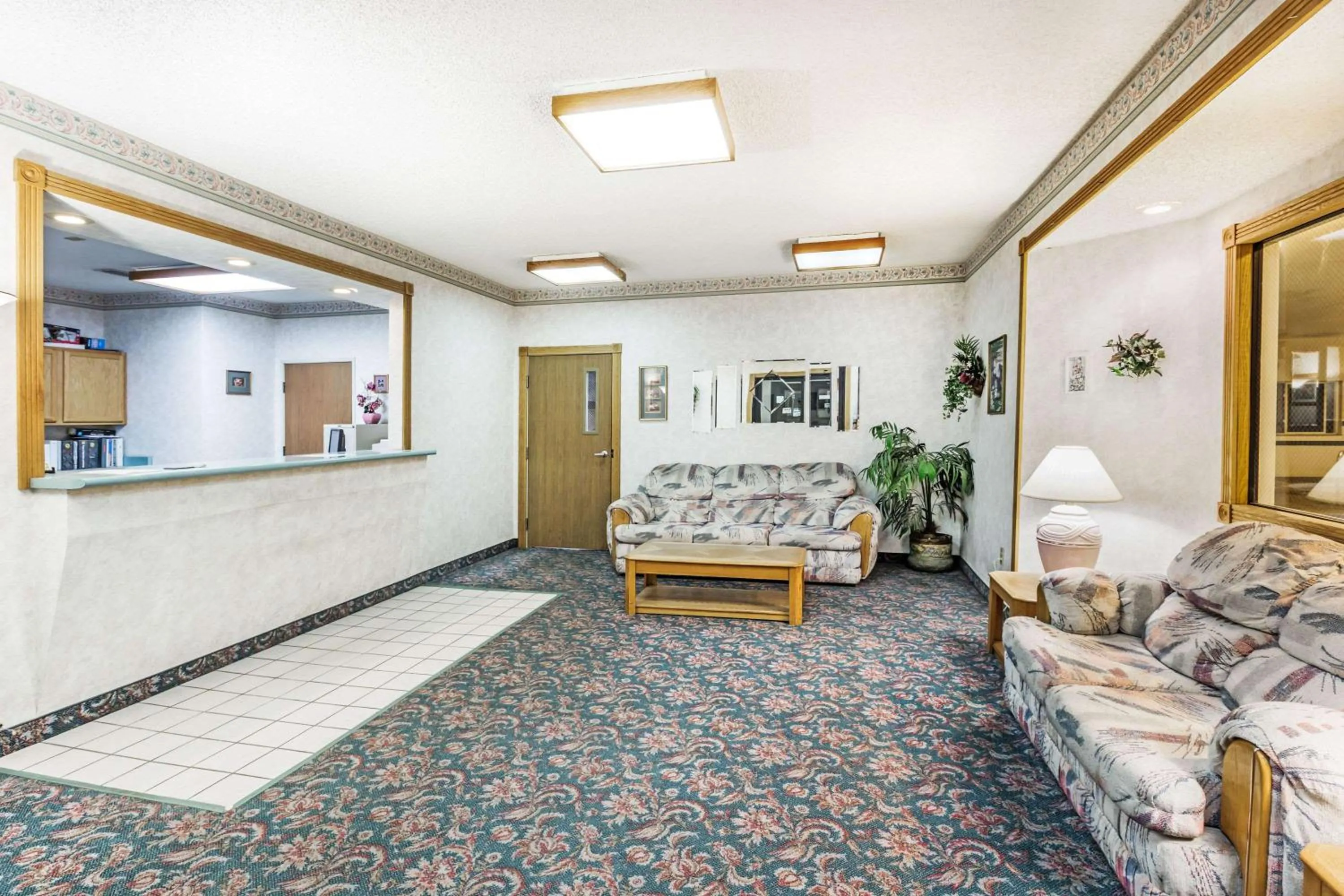 Lobby or reception in Super 8 by Wyndham Willcox