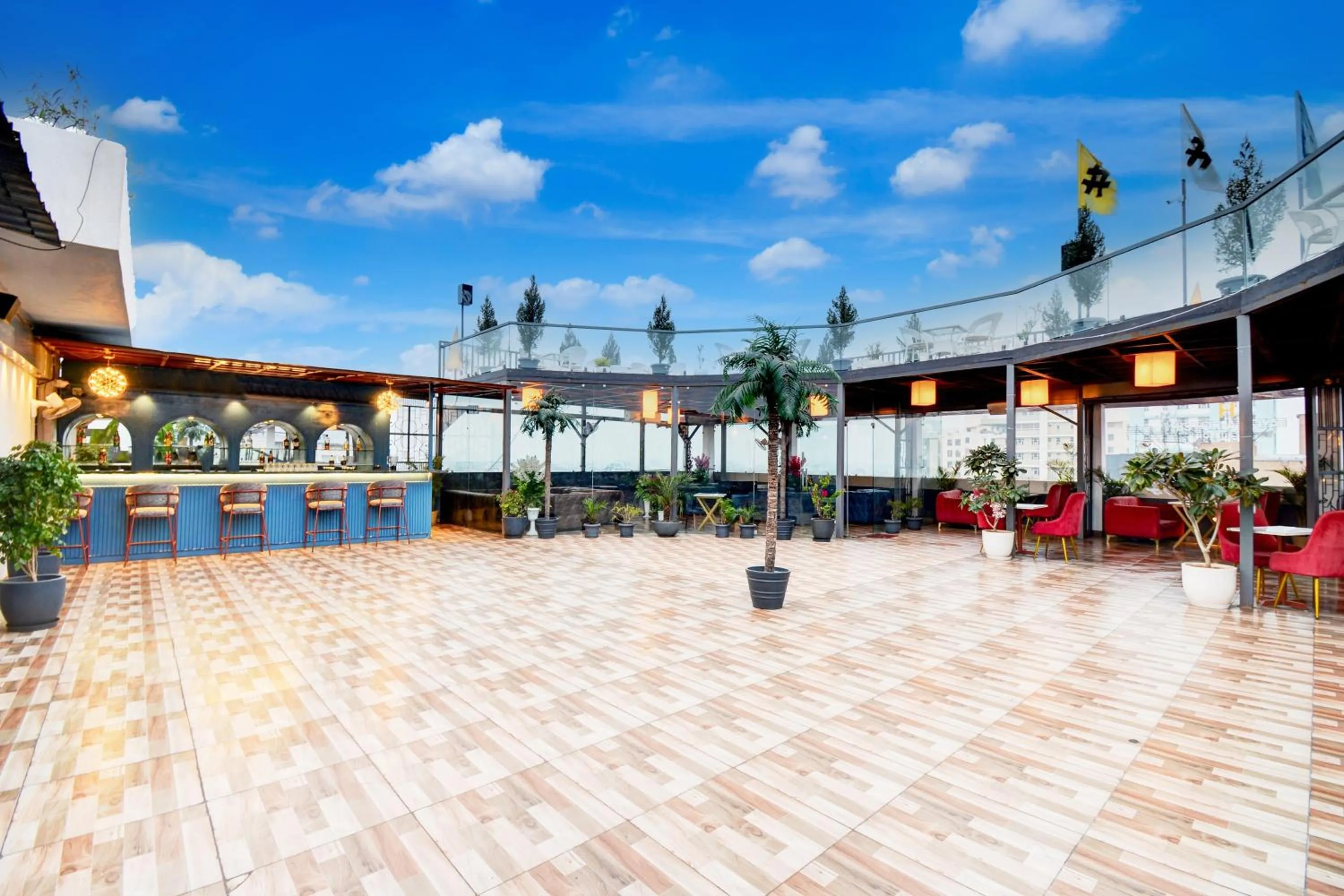 Restaurant/places to eat in Super Townhouse Shobhagpura Formerly Fragrance Hotel