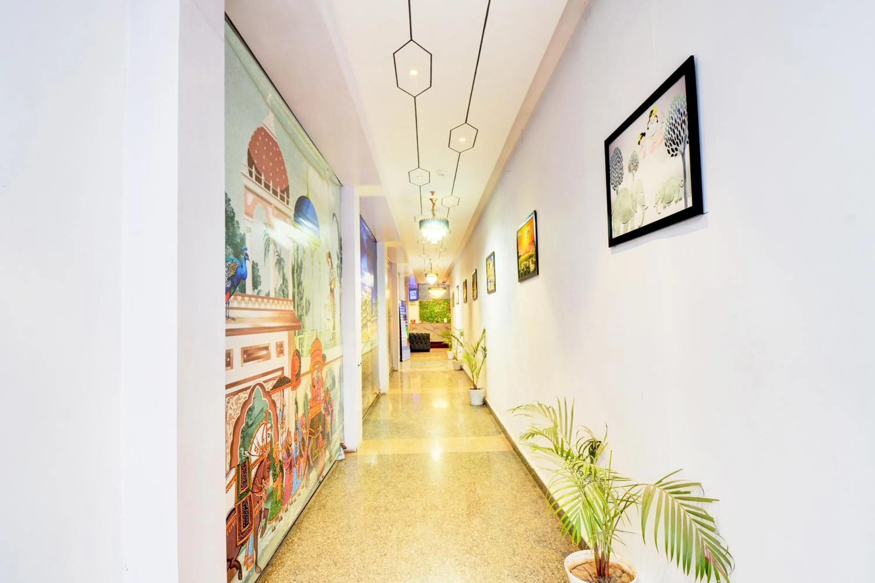 Lobby or reception in Super Townhouse Shobhagpura Formerly Fragrance Hotel