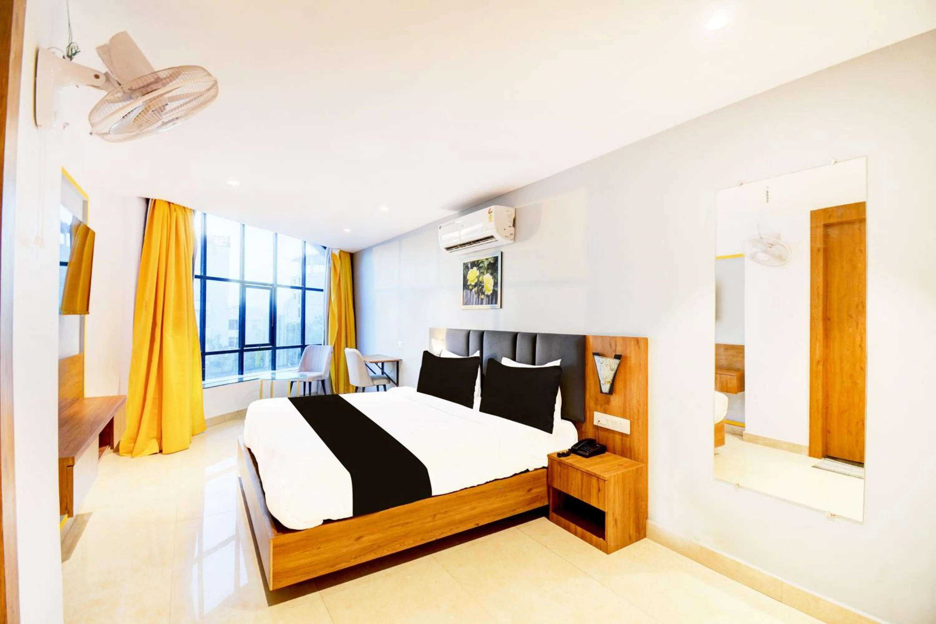 Bedroom, Bed in Super Townhouse Shobhagpura Formerly Fragrance Hotel