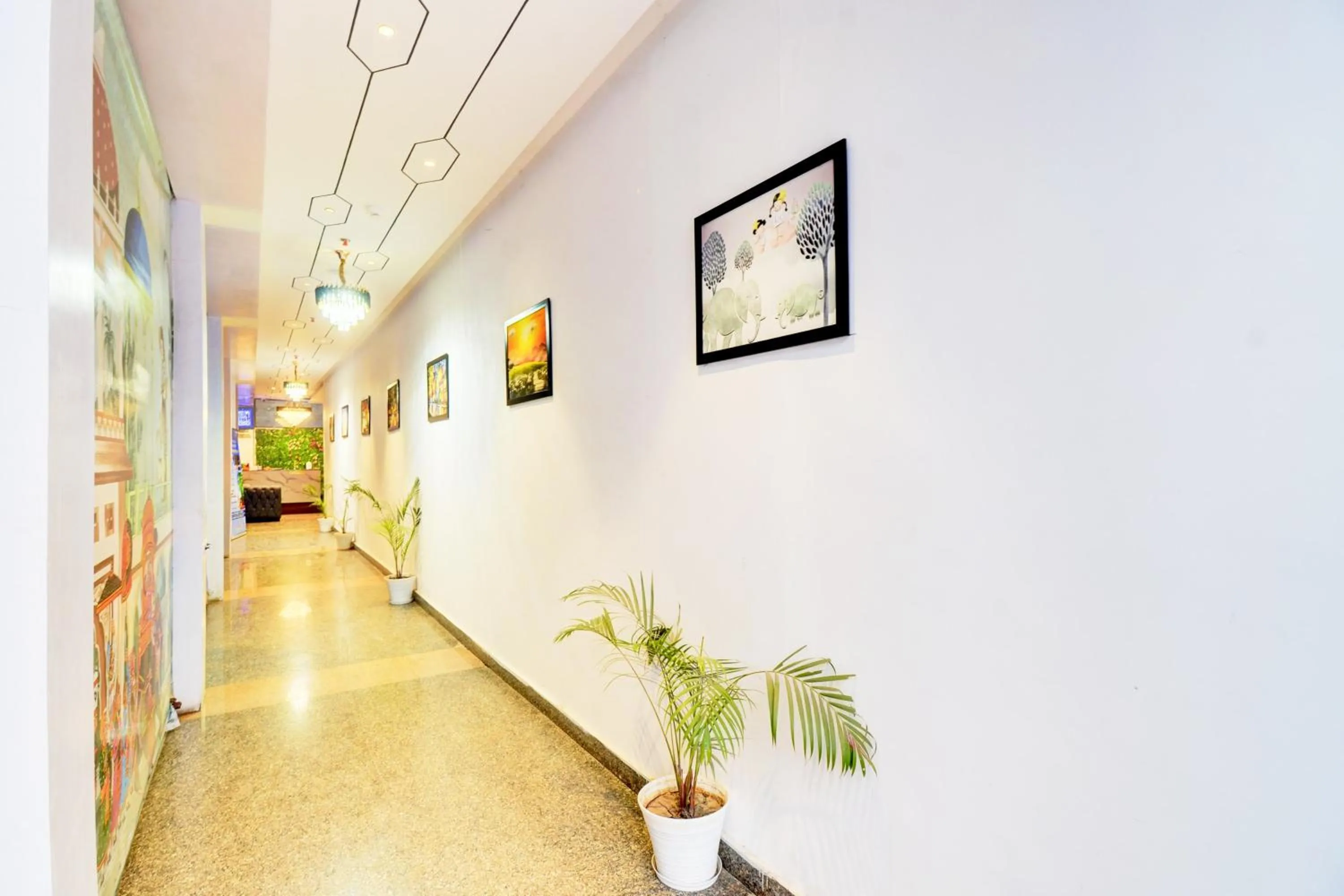 Lobby or reception in Super Townhouse Shobhagpura Formerly Fragrance Hotel