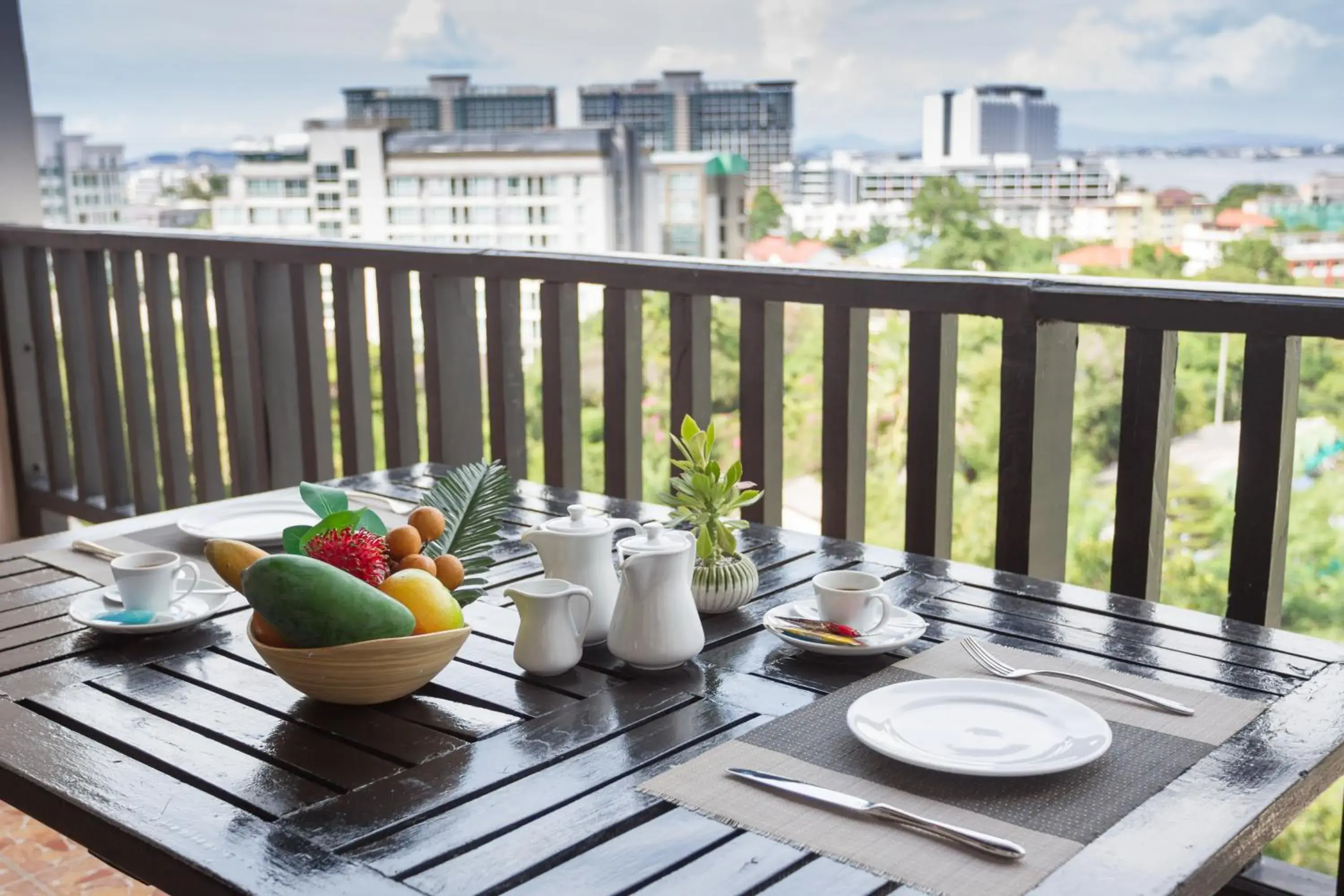 Bedroom, Balcony/Terrace in Golden Tulip Essential Pattaya