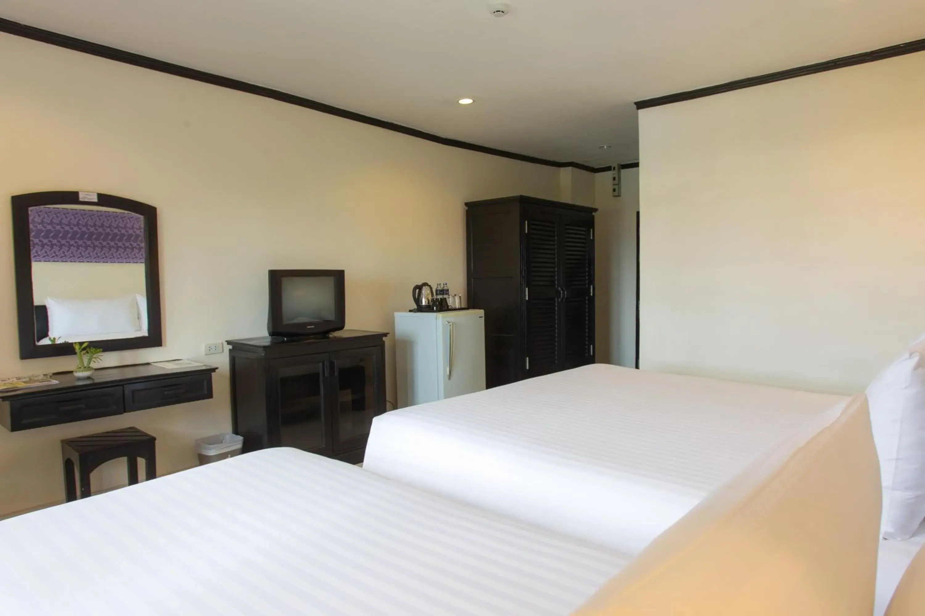 Bedroom, Bed in Golden Tulip Essential Pattaya