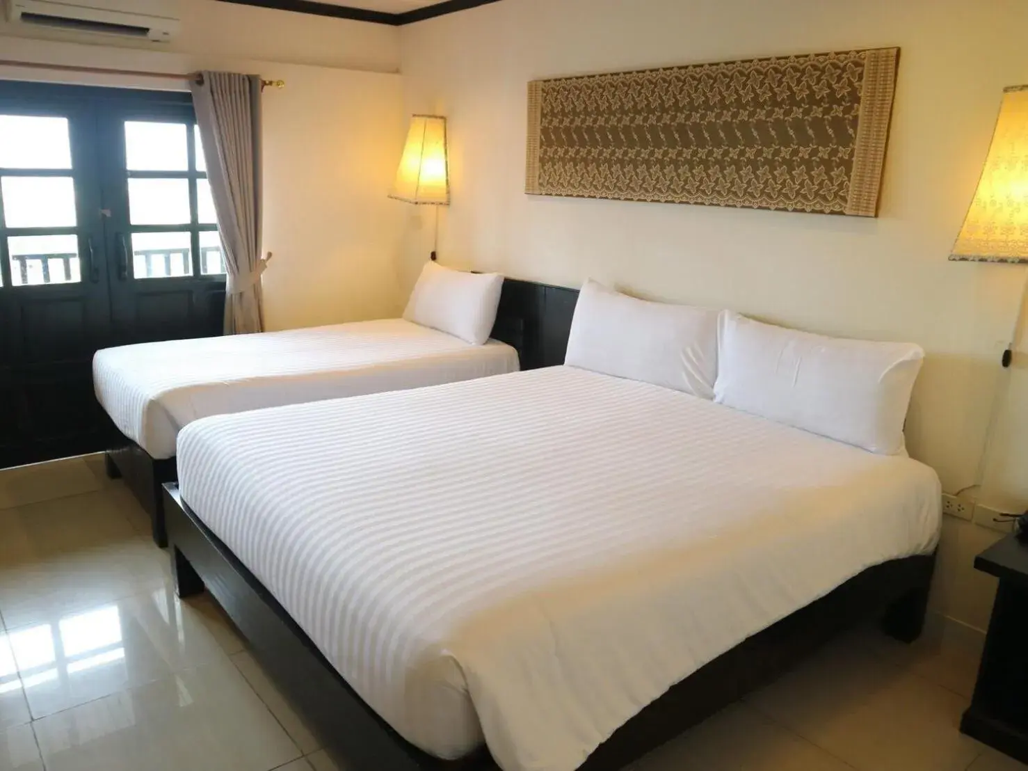 Bed in Golden Tulip Essential Pattaya