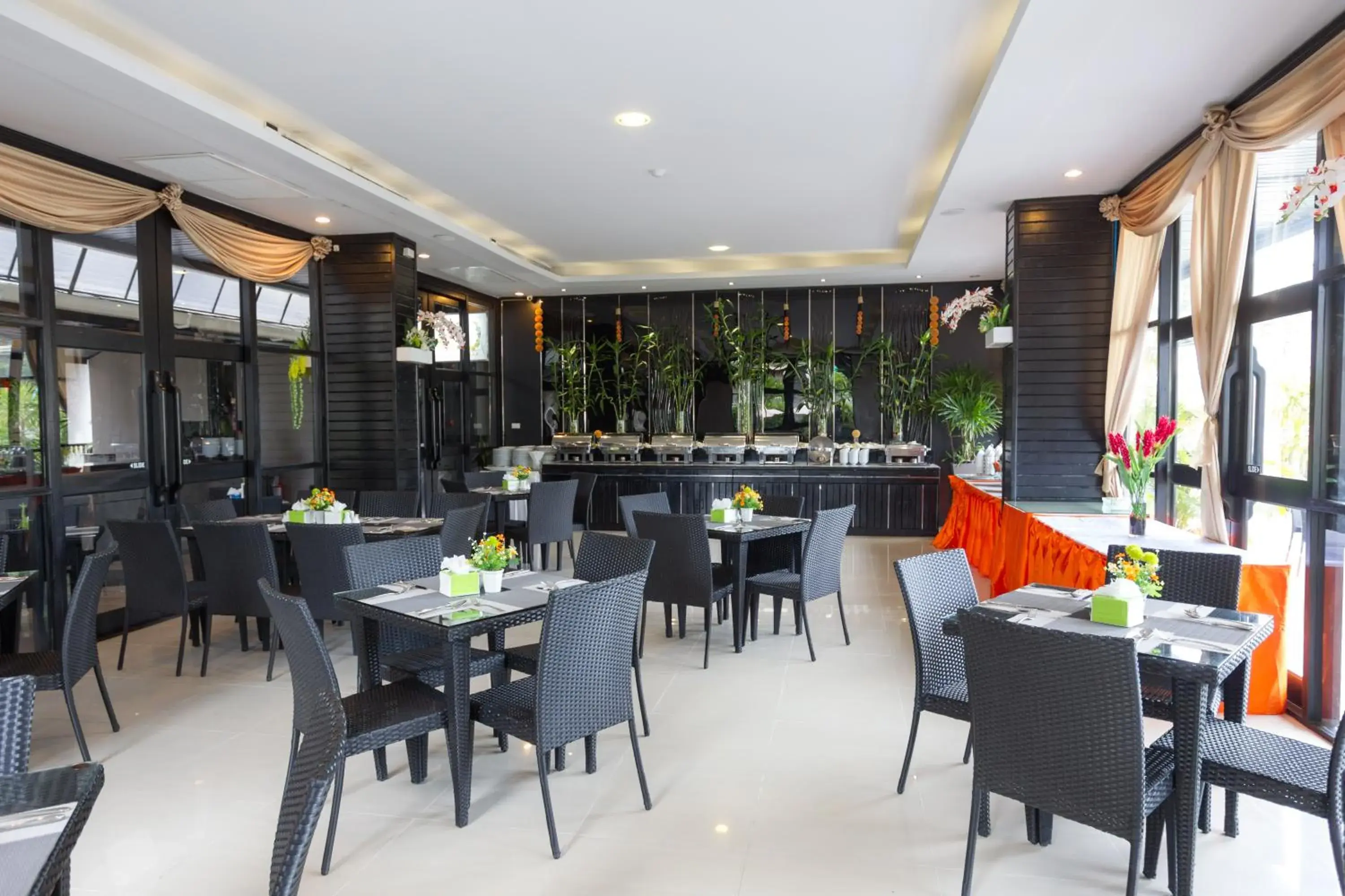 Dining area, Restaurant/Places to Eat in Golden Tulip Essential Pattaya
