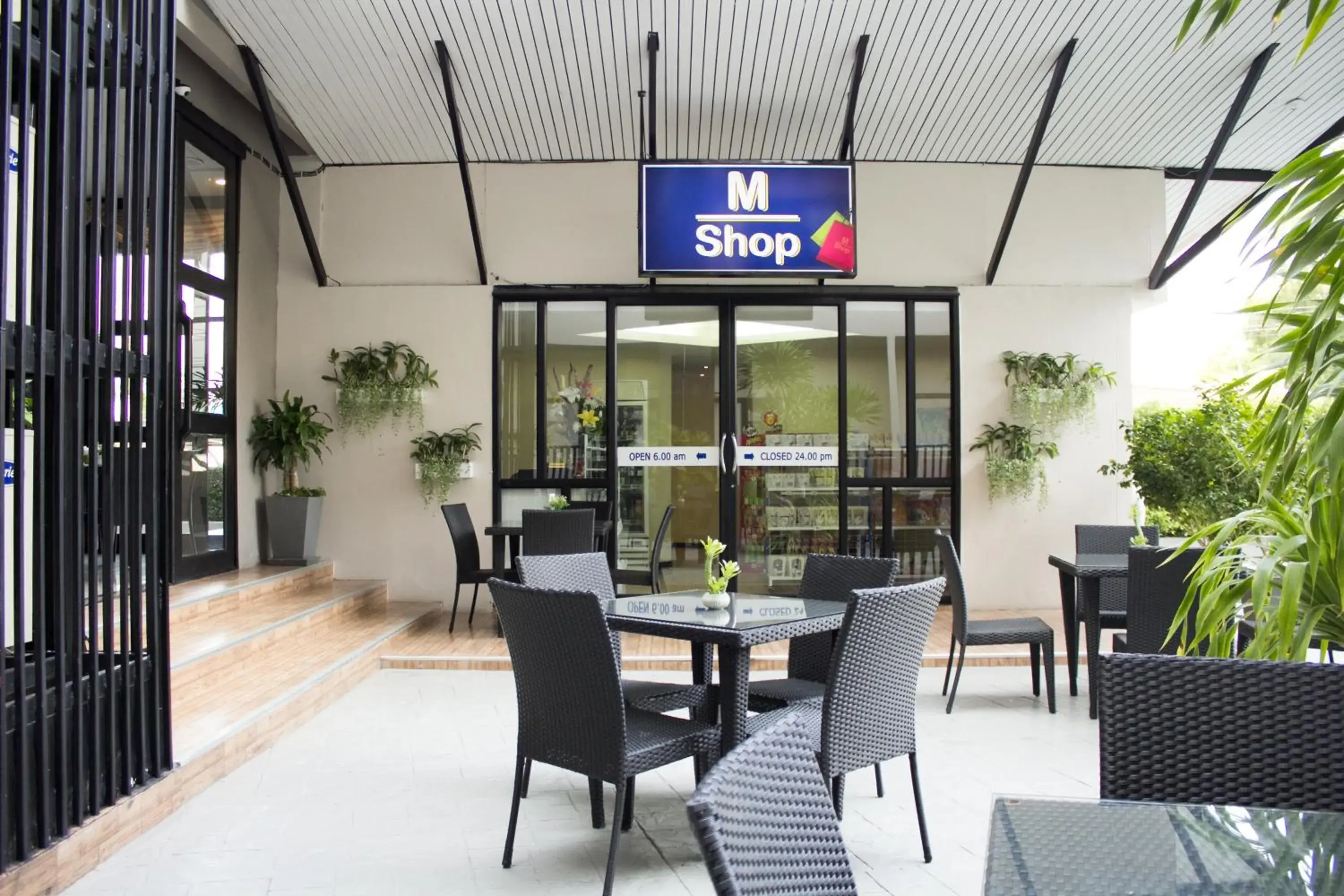 On-site shops, Patio/Outdoor Area in Golden Tulip Essential Pattaya
