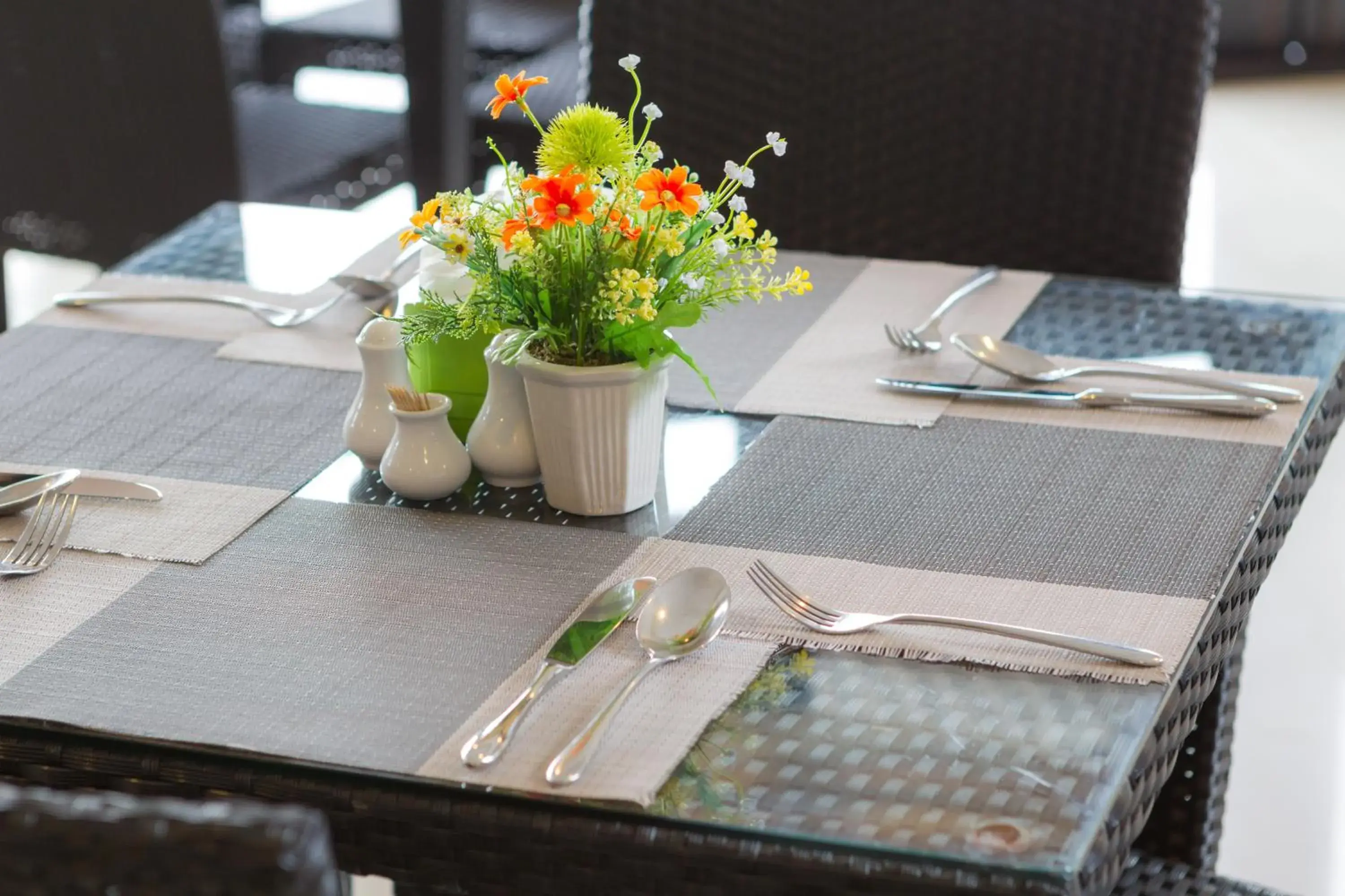 Dining area, Restaurant/Places to Eat in Golden Tulip Essential Pattaya