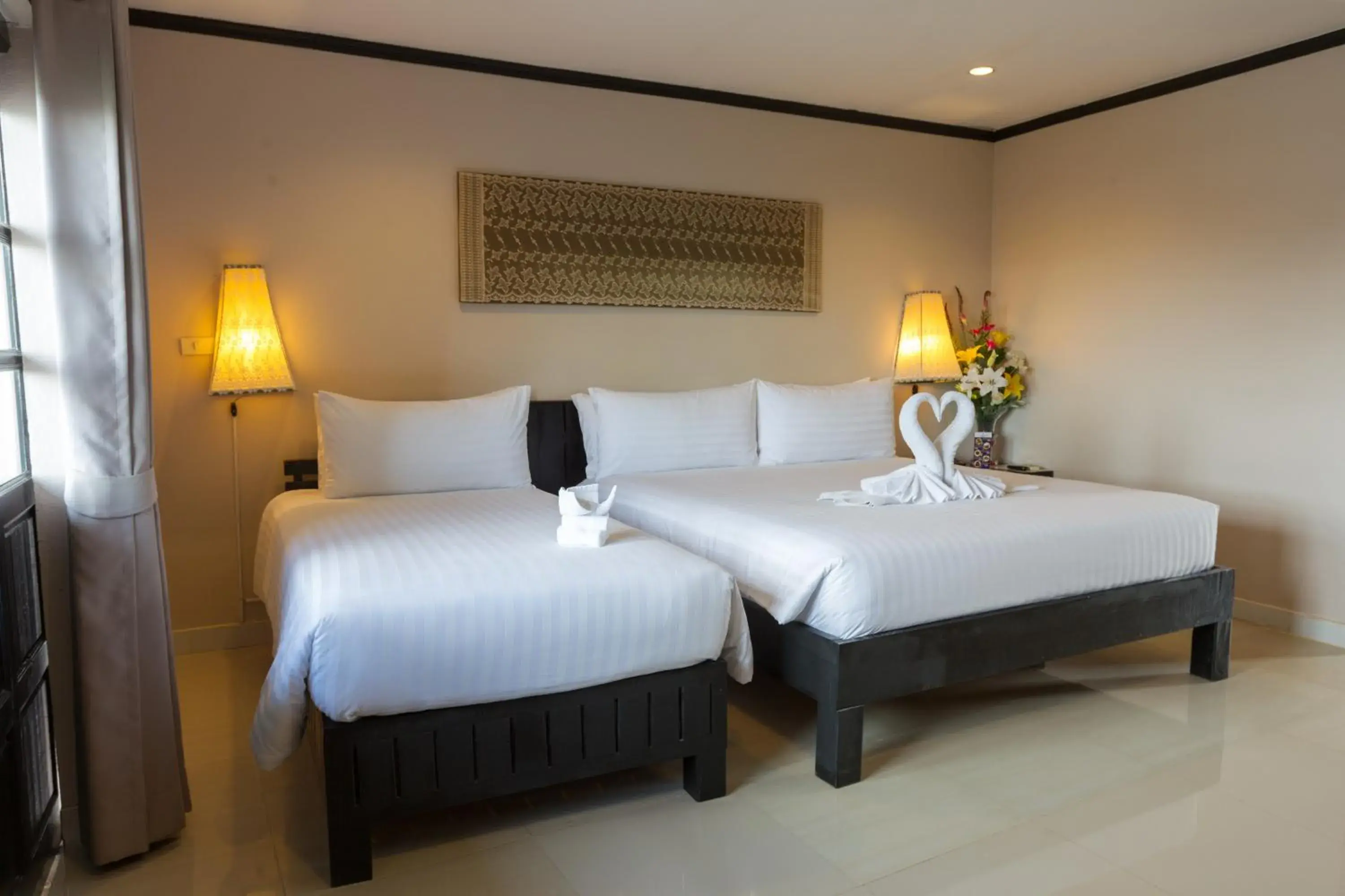 Photo of the whole room, Bed in Golden Tulip Essential Pattaya