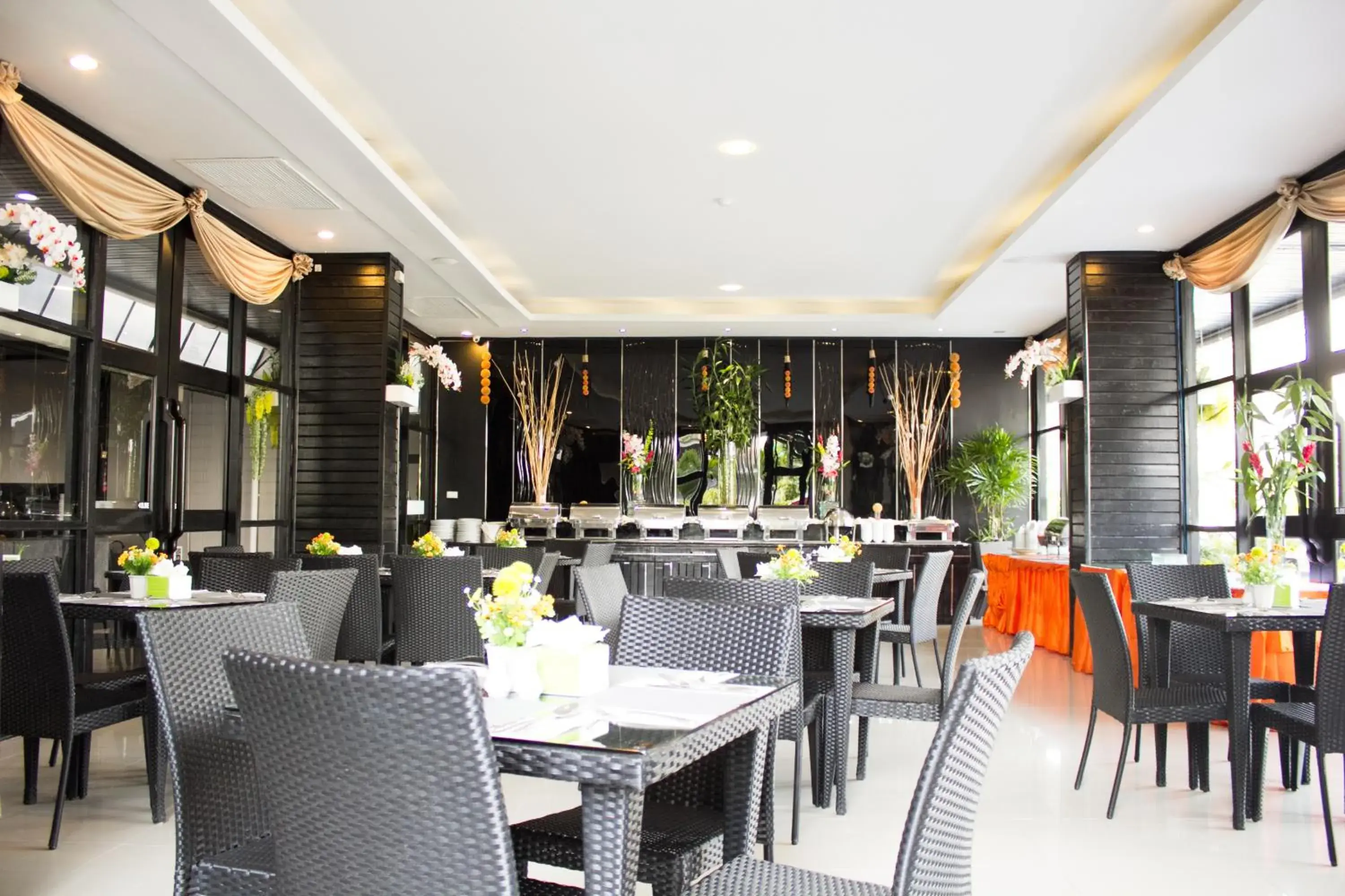 Dining area, Restaurant/Places to Eat in Golden Tulip Essential Pattaya