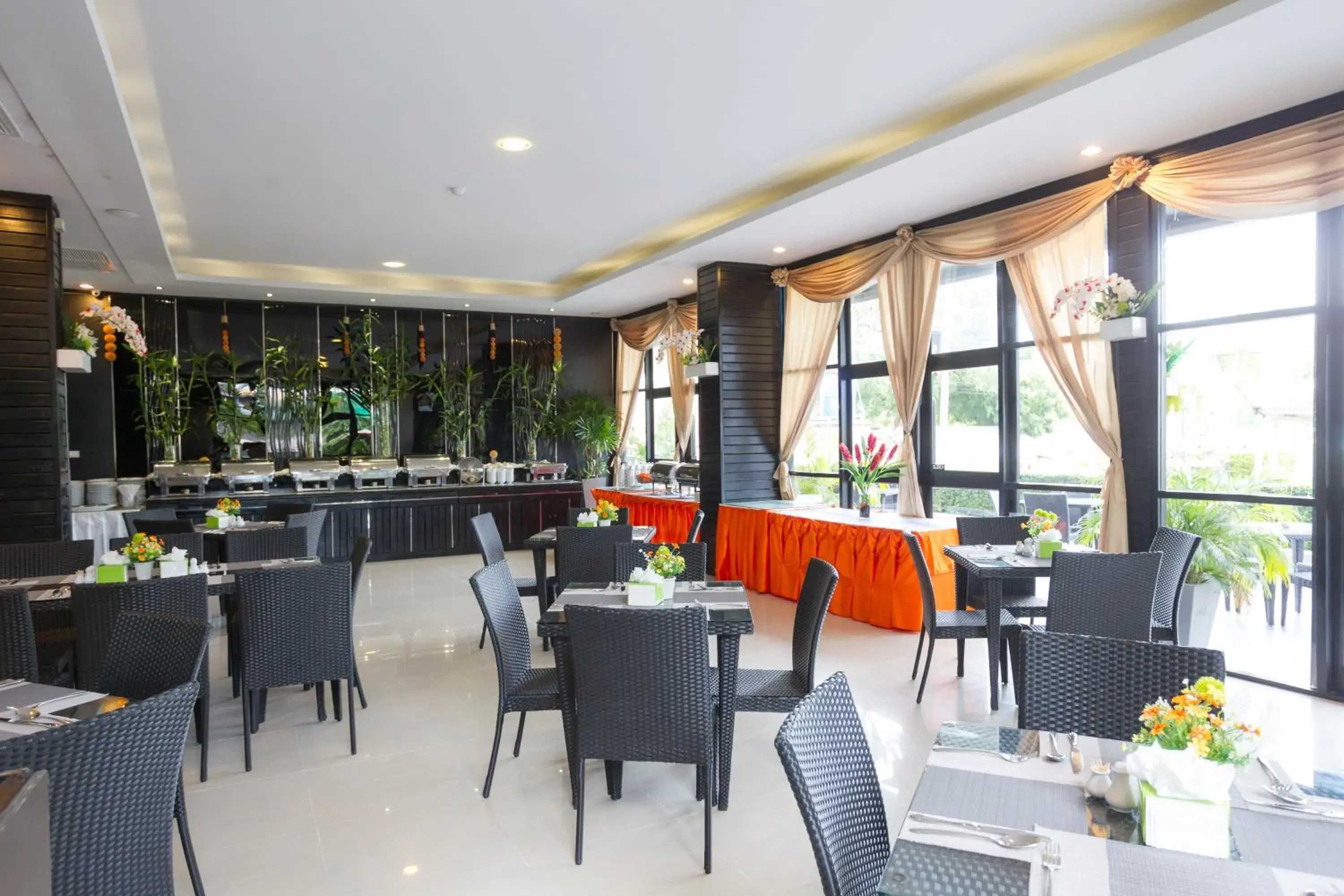 Dining area, Restaurant/Places to Eat in Golden Tulip Essential Pattaya