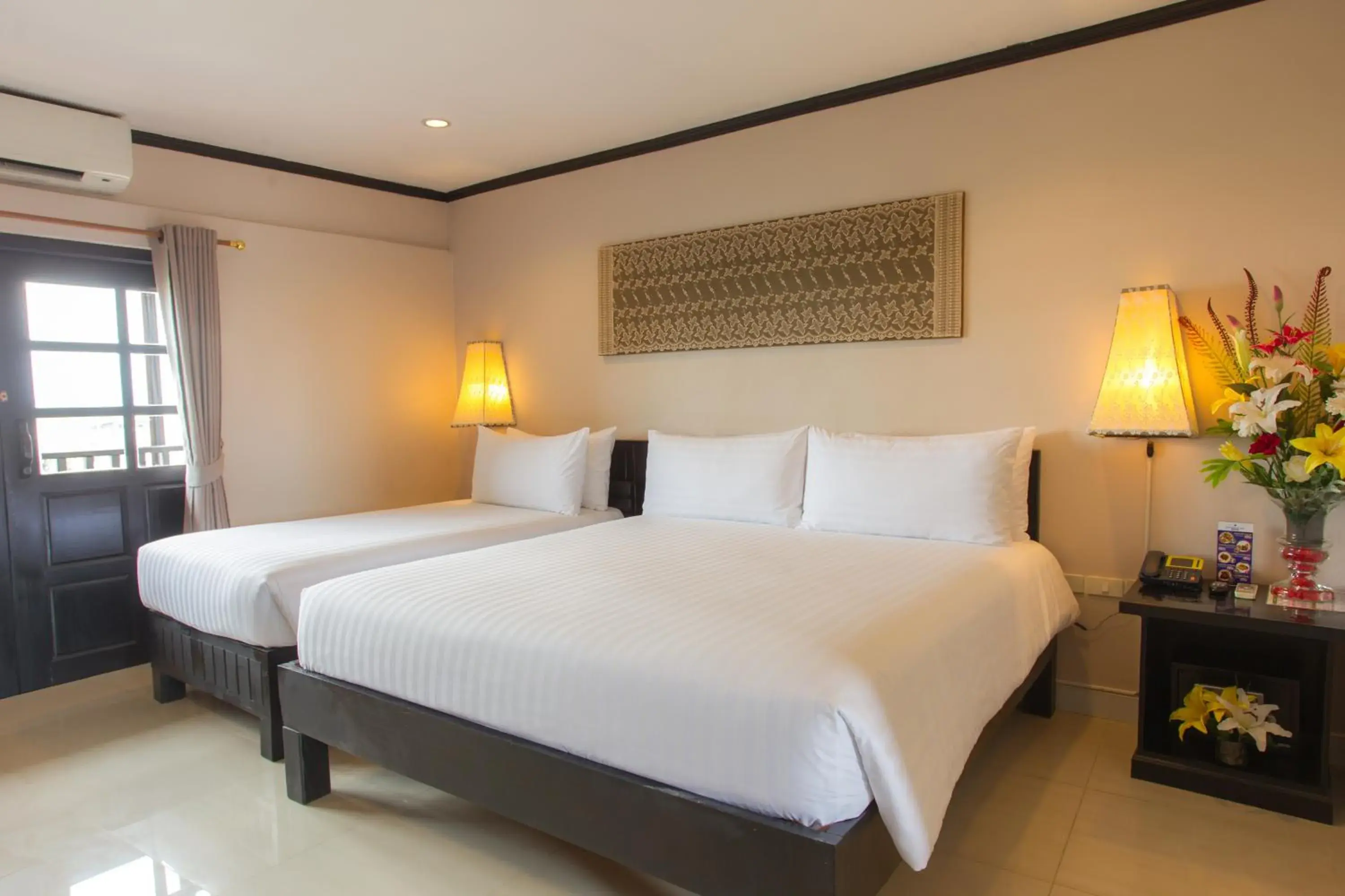 Photo of the whole room, Bed in Golden Tulip Essential Pattaya