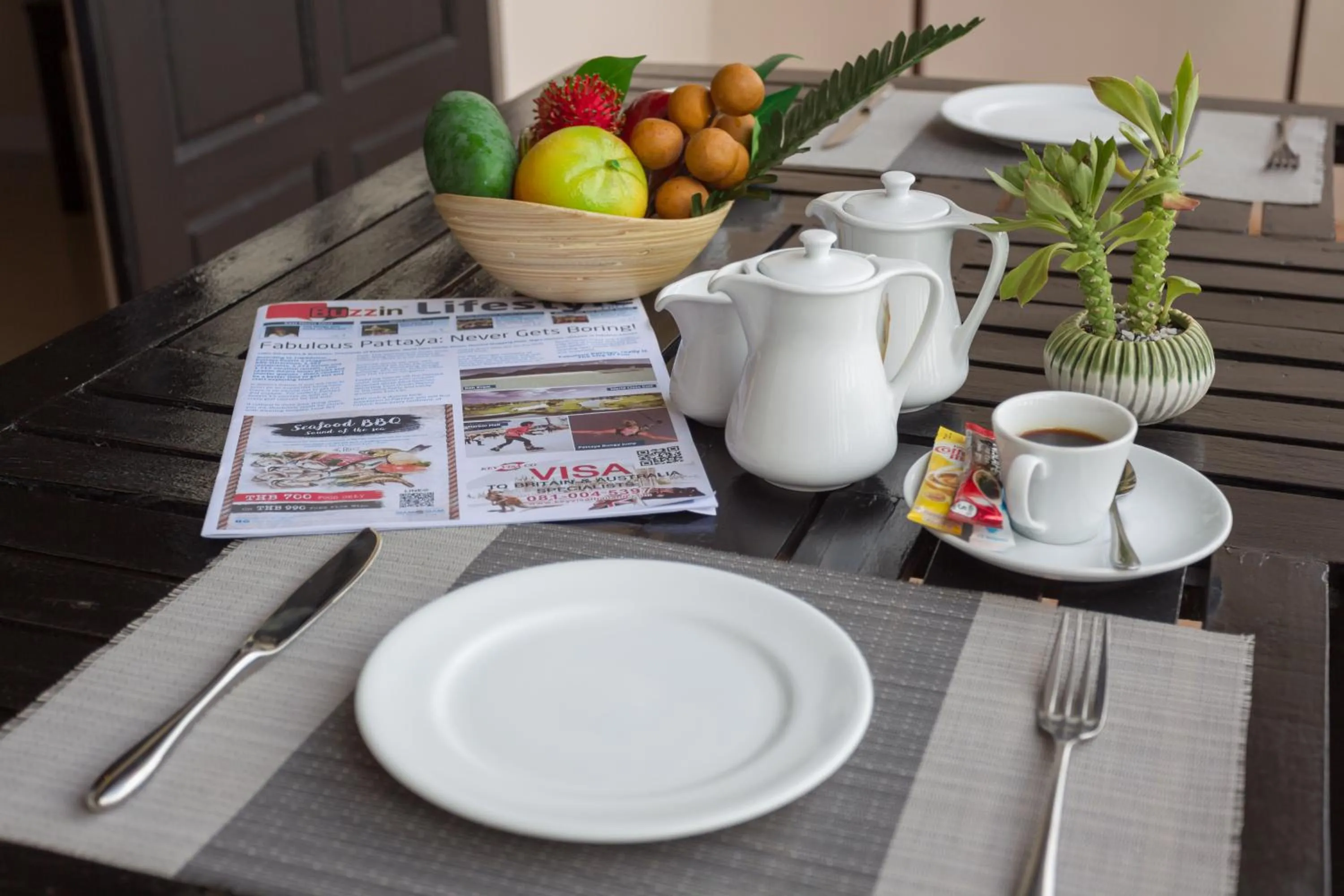 Seating area in Golden Tulip Essential Pattaya