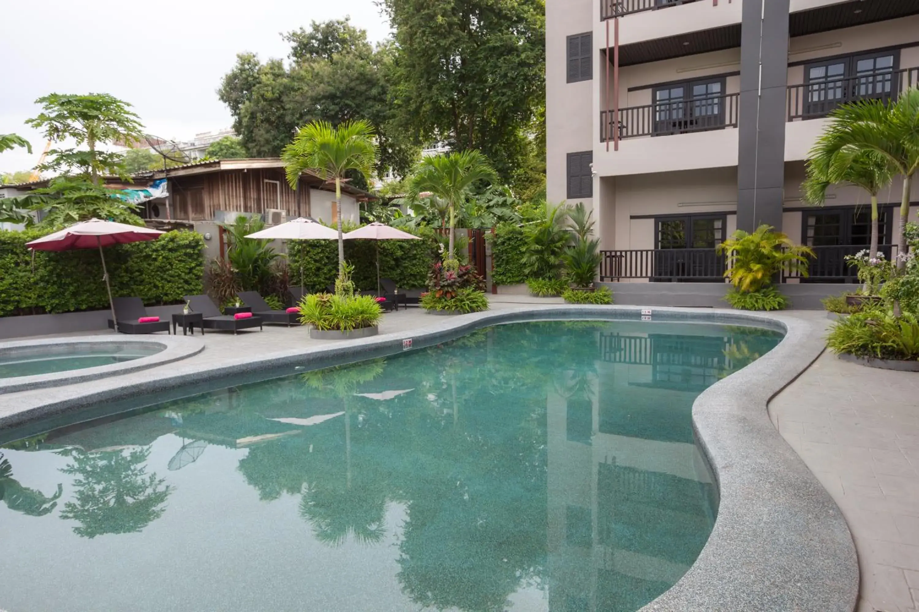 Swimming pool, Property Building in Golden Tulip Essential Pattaya