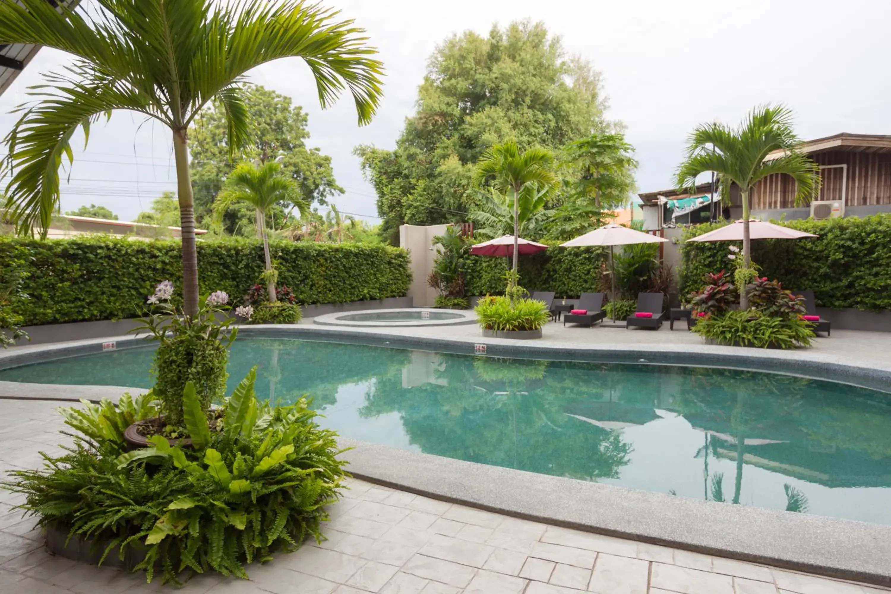 Swimming Pool in Golden Tulip Essential Pattaya