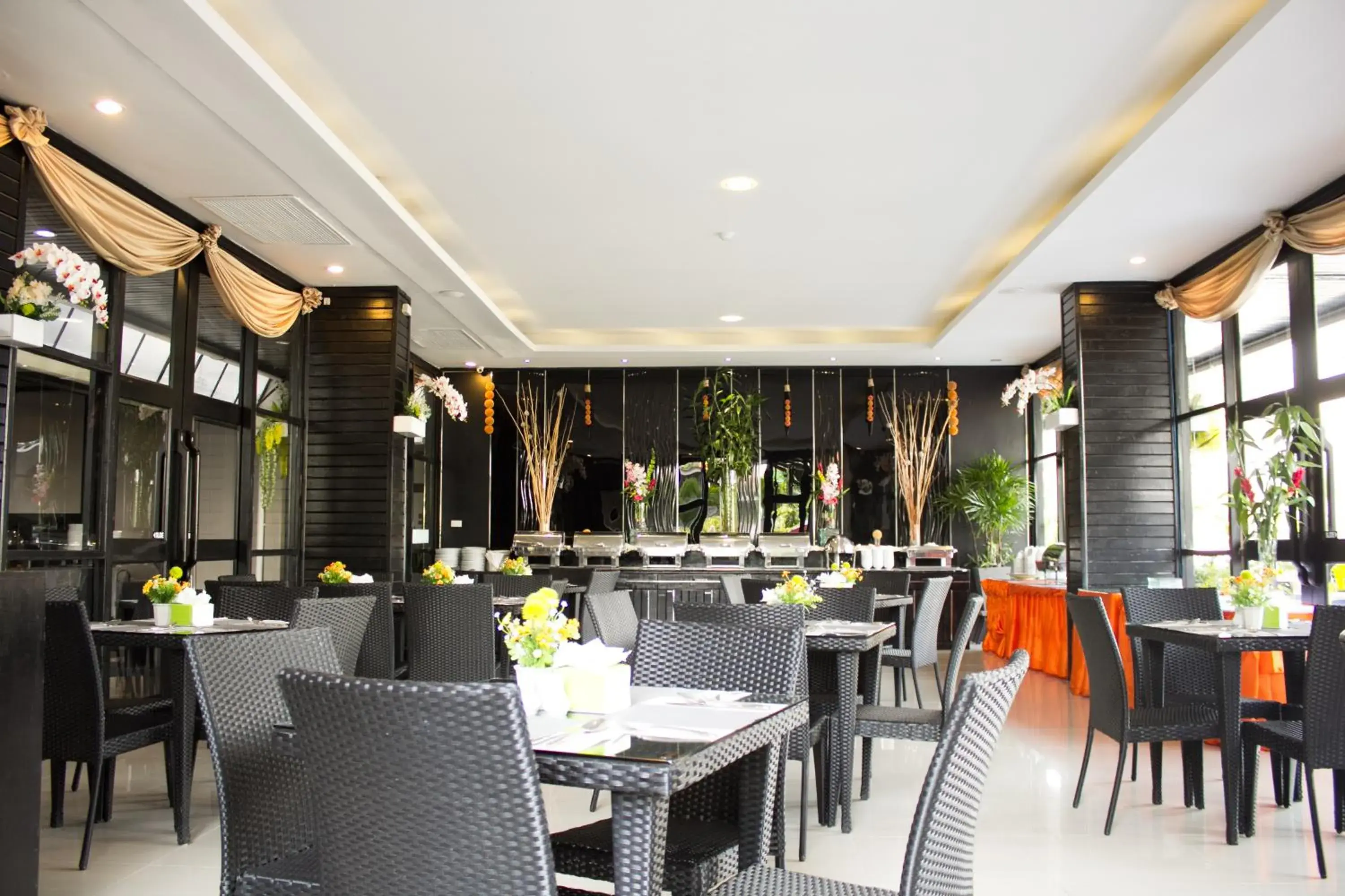 Food and drinks, Restaurant/Places to Eat in Golden Tulip Essential Pattaya