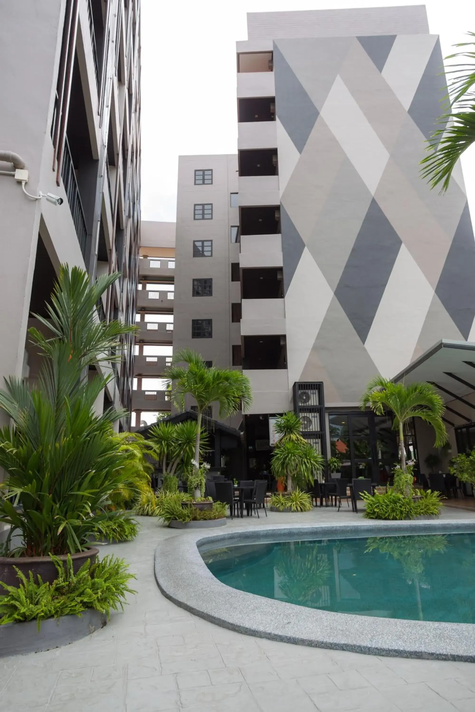 Swimming pool, Property Building in Golden Tulip Essential Pattaya