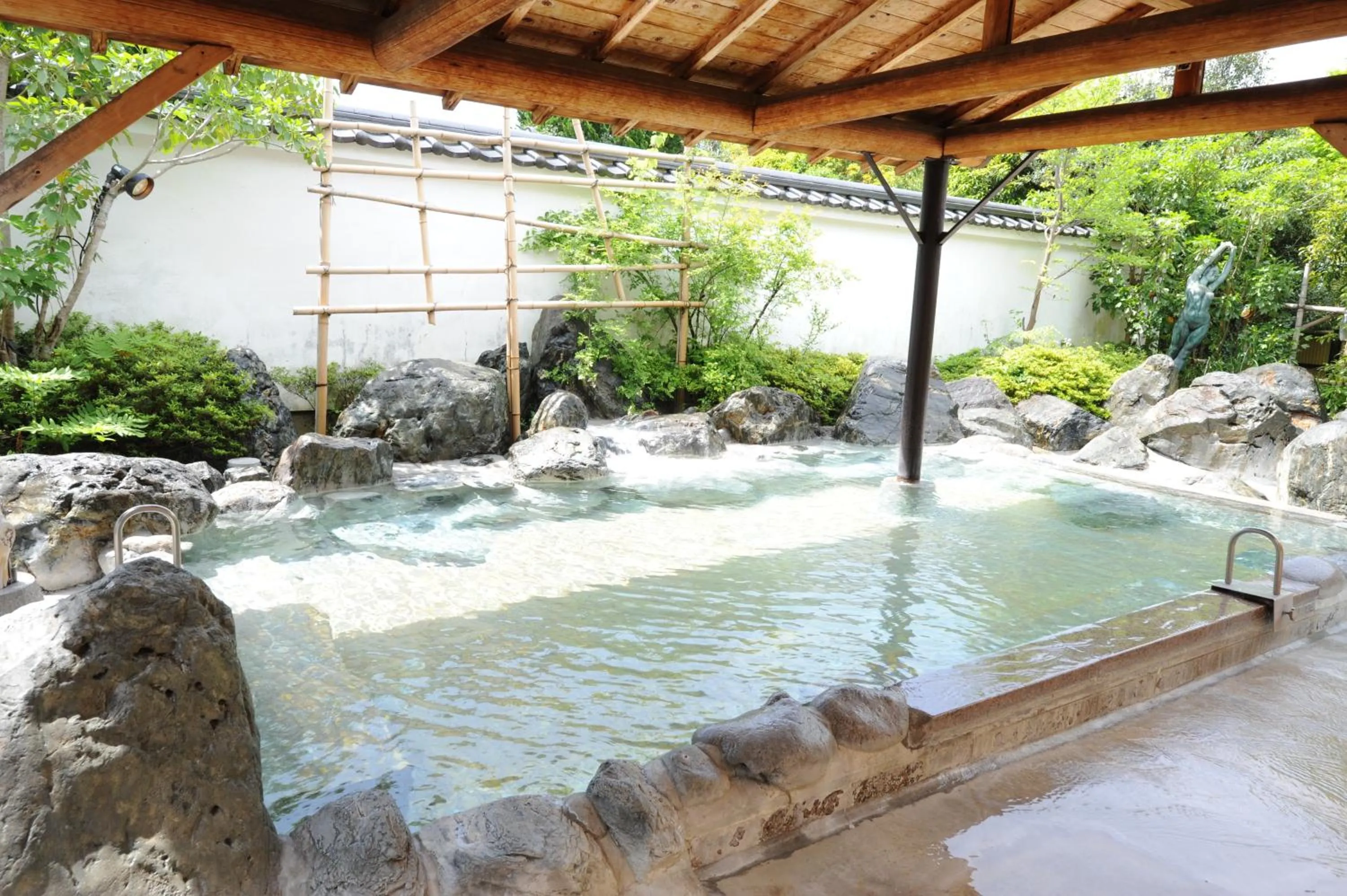 Hot Spring Bath in Nanpeidai Onsen Hotel