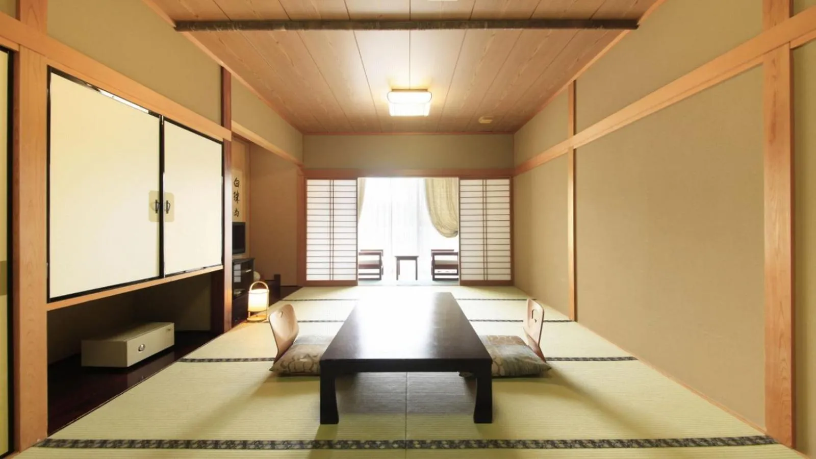 Bed in Nanpeidai Onsen Hotel